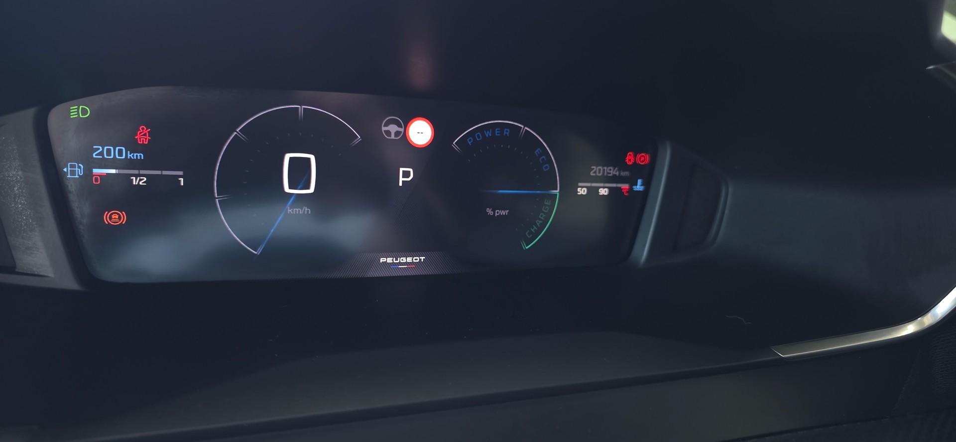 PEUGEOT 208 1.2 MHEV 110 Allure-image-10
