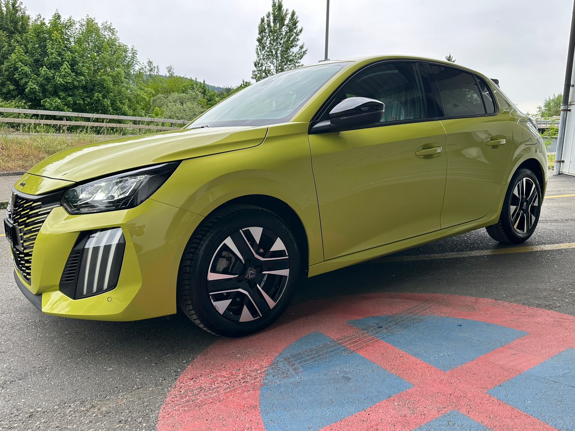PEUGEOT 208 1.2 MHEV 110 Allure-image-2
