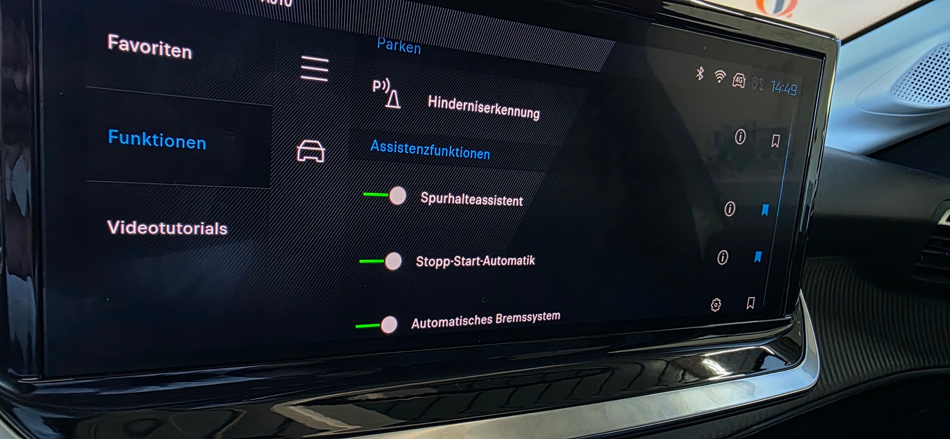 PEUGEOT 208 1.2 MHEV 110 Allure-image-12