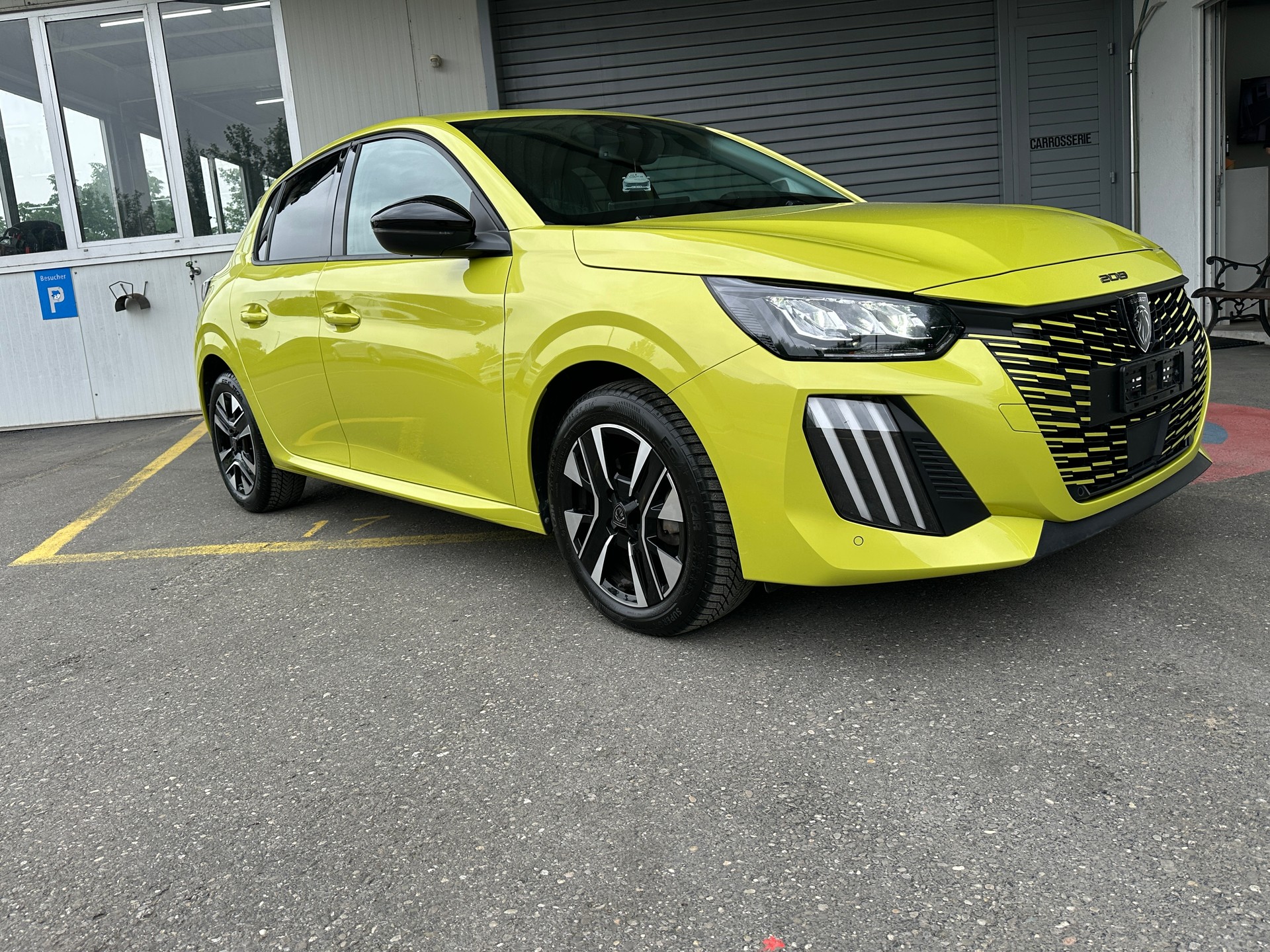 PEUGEOT 208 1.2 MHEV 110 Allure-image-1