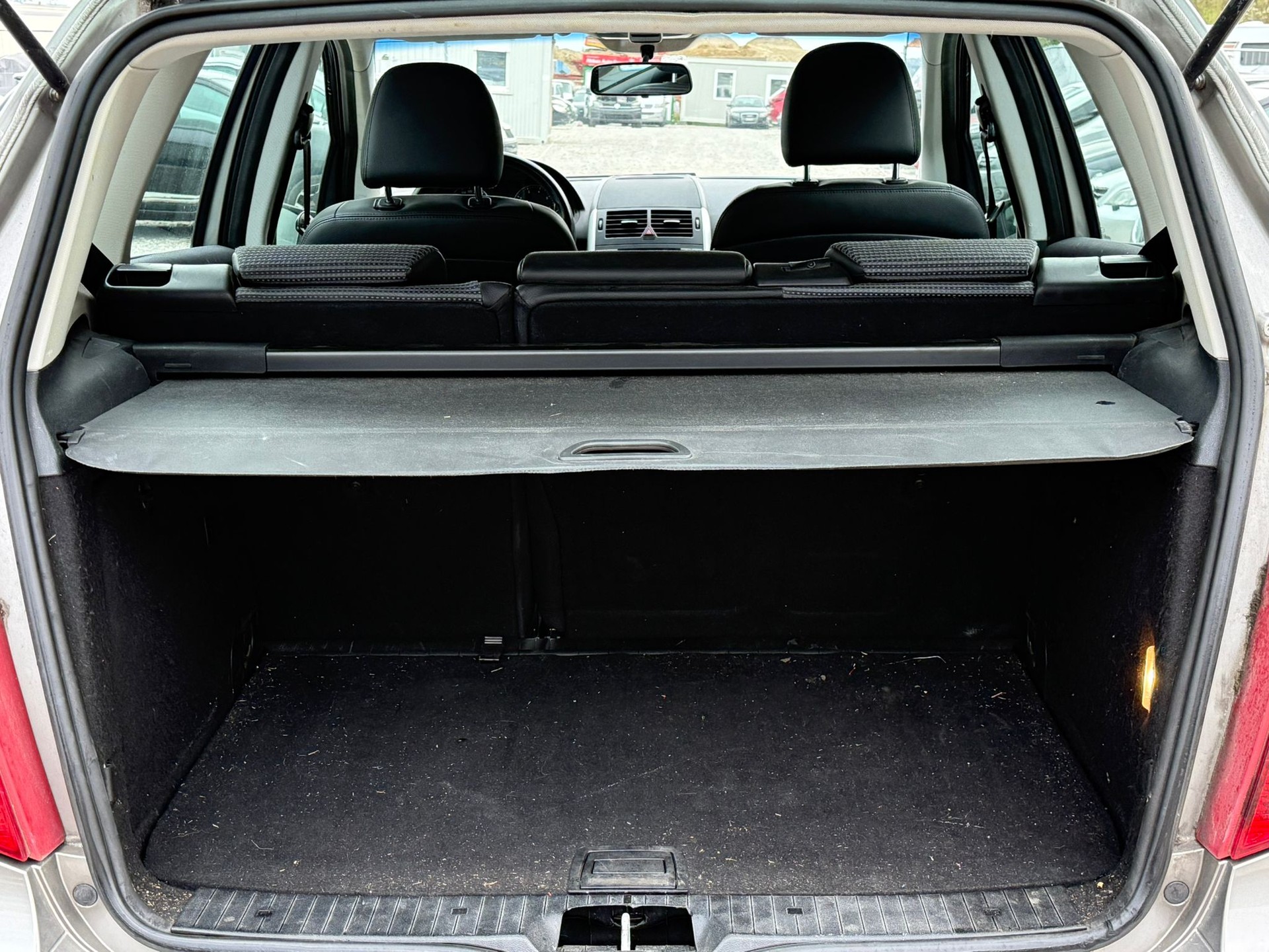 MERCEDES-BENZ A 200 Avantgarde *** AB MFK 12.2025 / Frisch ab Service / Gratis Lieferung ***-image-12