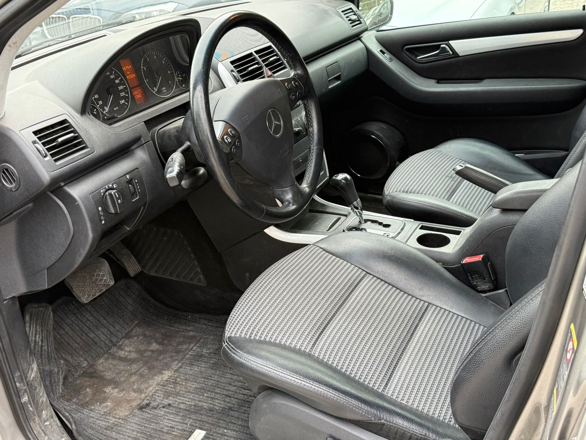 MERCEDES-BENZ A 200 Avantgarde *** AB MFK 12.2025 / Frisch ab Service / Gratis Lieferung ***-image-13