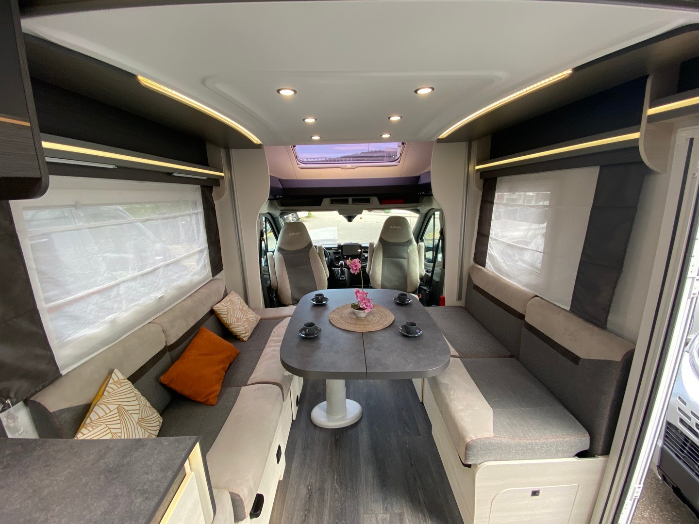 CHALLENGER Graphite 260 Premium, Ford Transit 2.0TDCi 170PS Automat-image-4