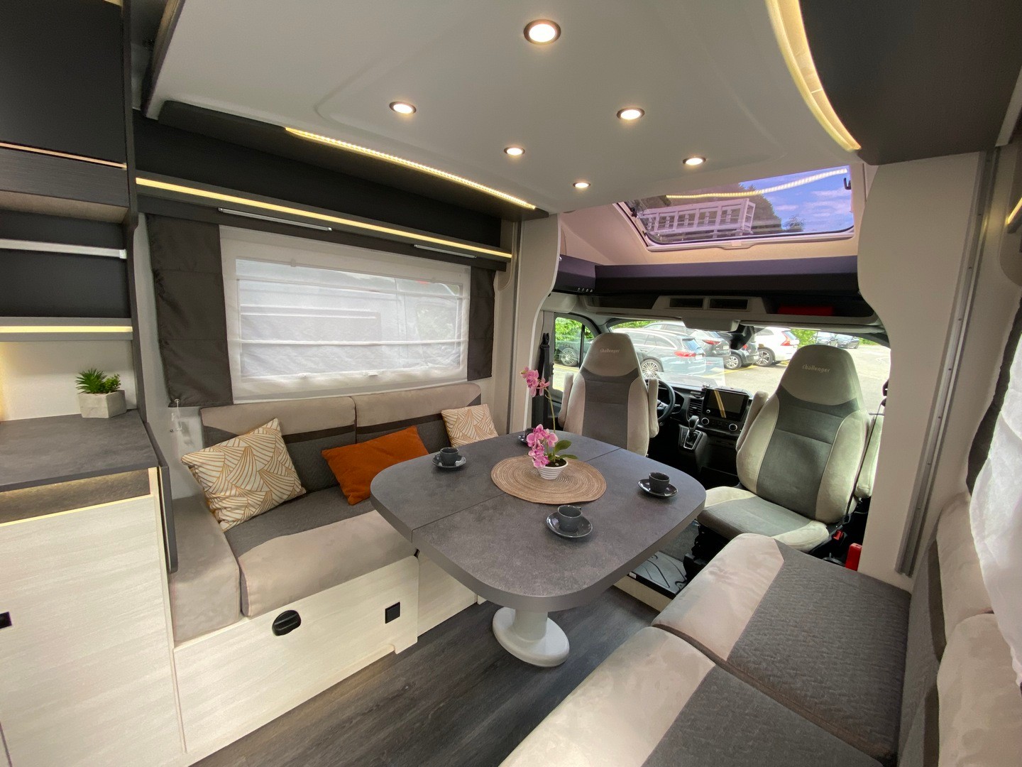 CHALLENGER Graphite 260 Premium, Ford Transit 2.0TDCi 170PS Automat-showroom-element-3