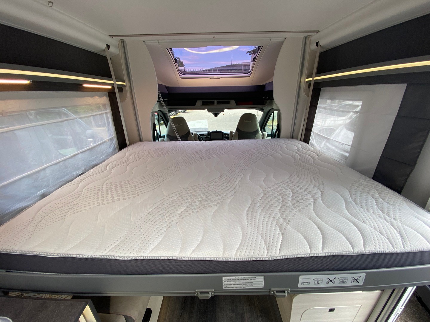 CHALLENGER Graphite 260 Premium, Ford Transit 2.0TDCi 170PS Automat-image-12