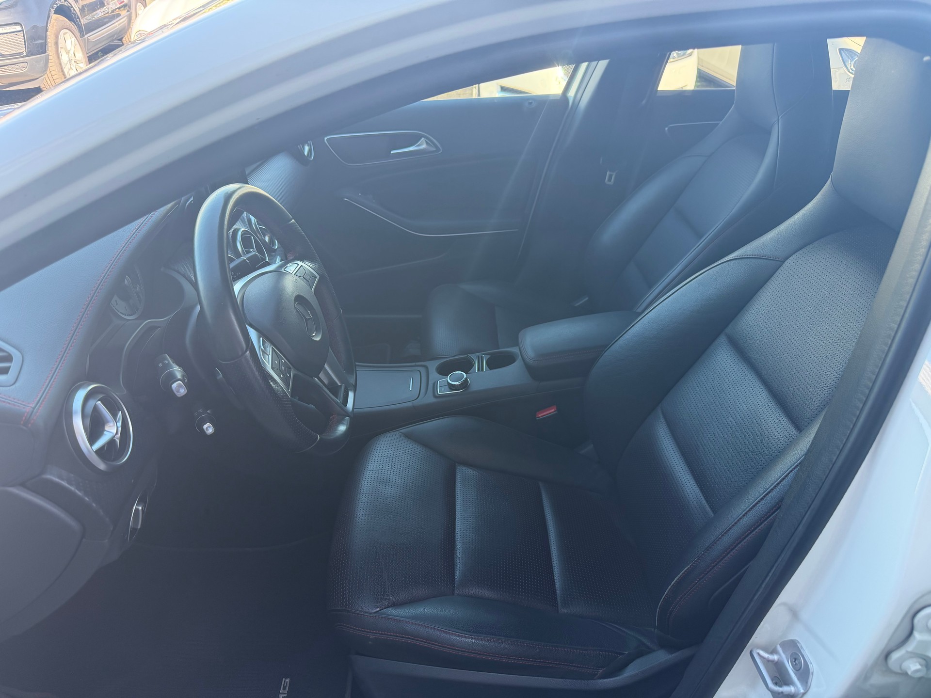 MERCEDES-BENZ A 180 AMG Line 7G-DCT-image-12
