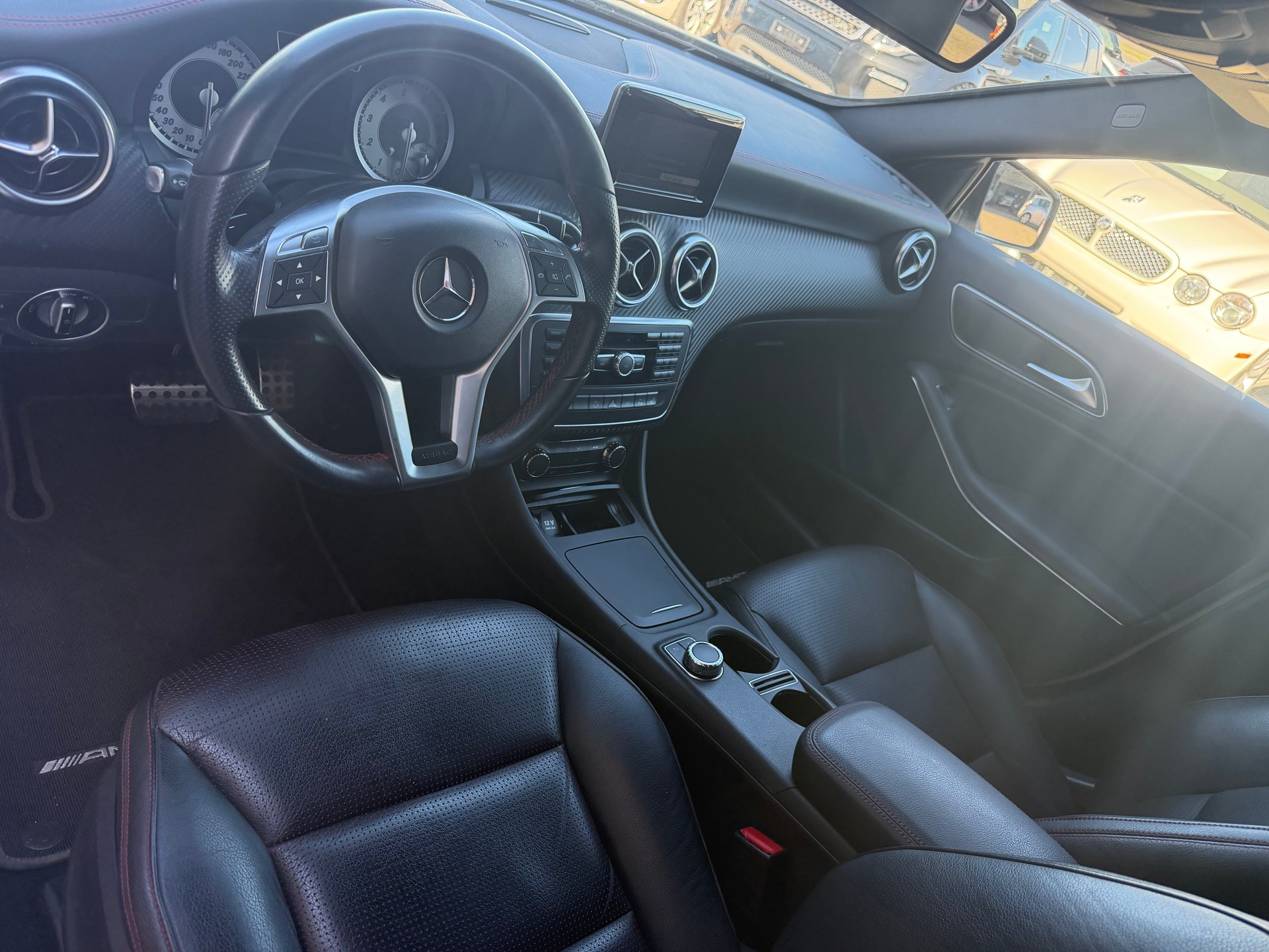 MERCEDES-BENZ A 180 AMG Line 7G-DCT-image-15