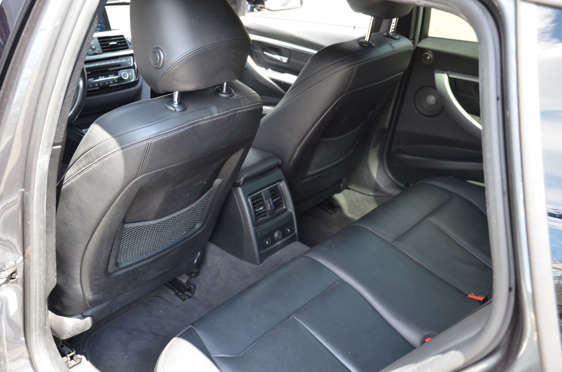 BMW 330i xDrive Touring M Sport Steptronic-image-12