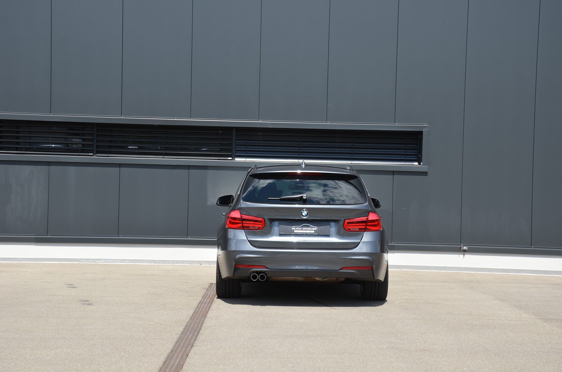 BMW 330i xDrive Touring M Sport Steptronic-image-7