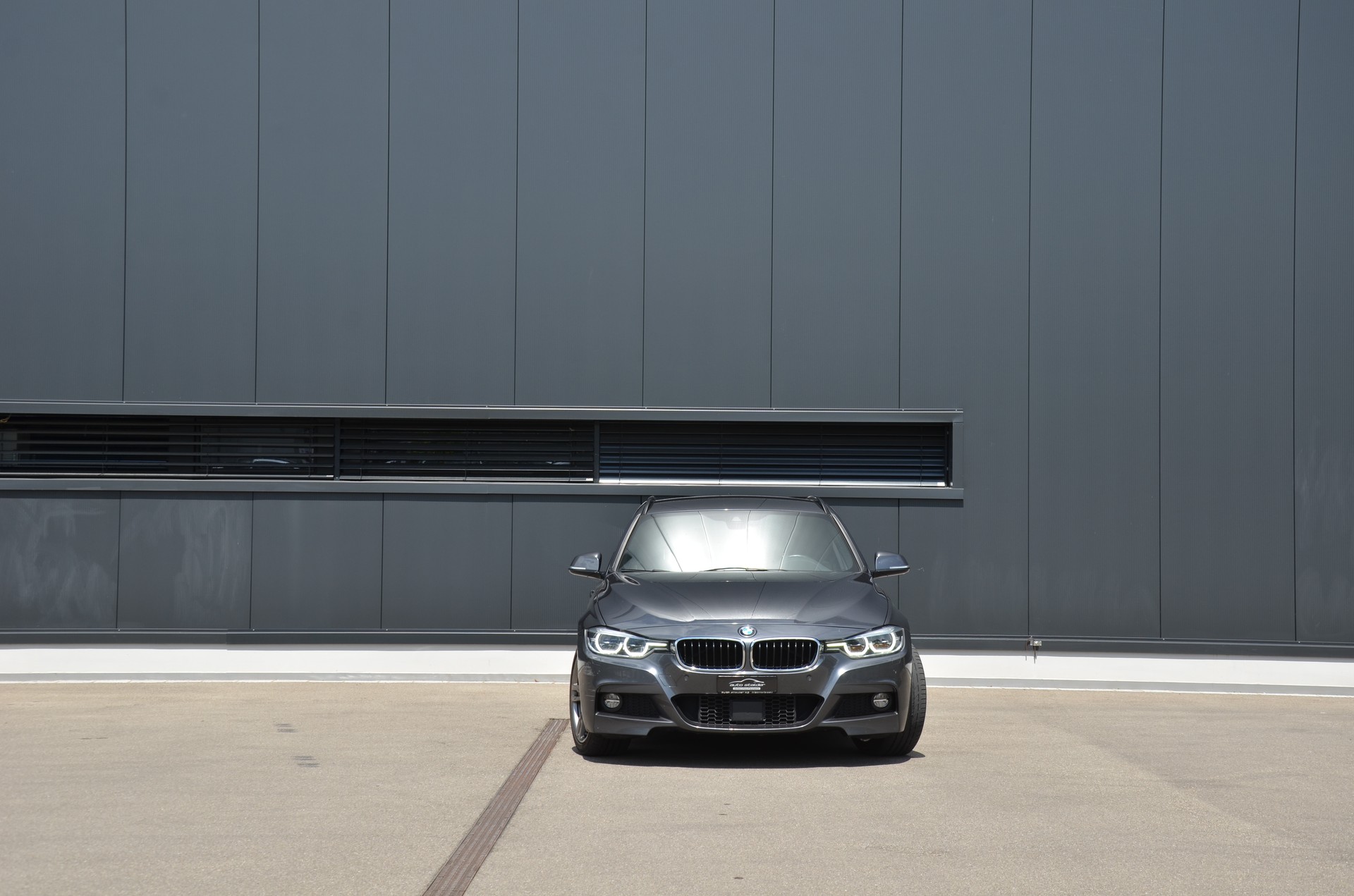 BMW 330i xDrive Touring M Sport Steptronic-image-5