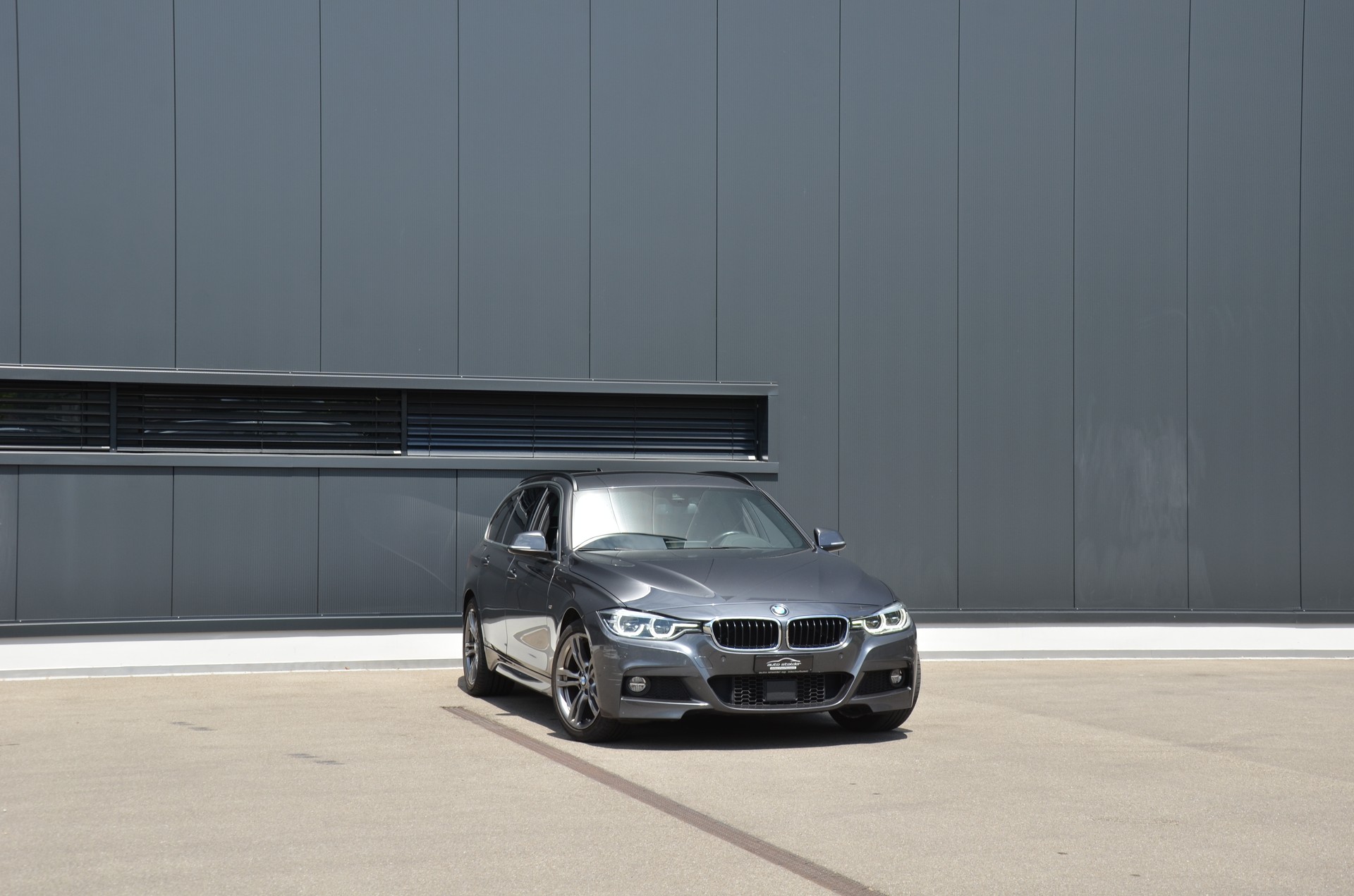 BMW 330i xDrive Touring M Sport Steptronic-image-6