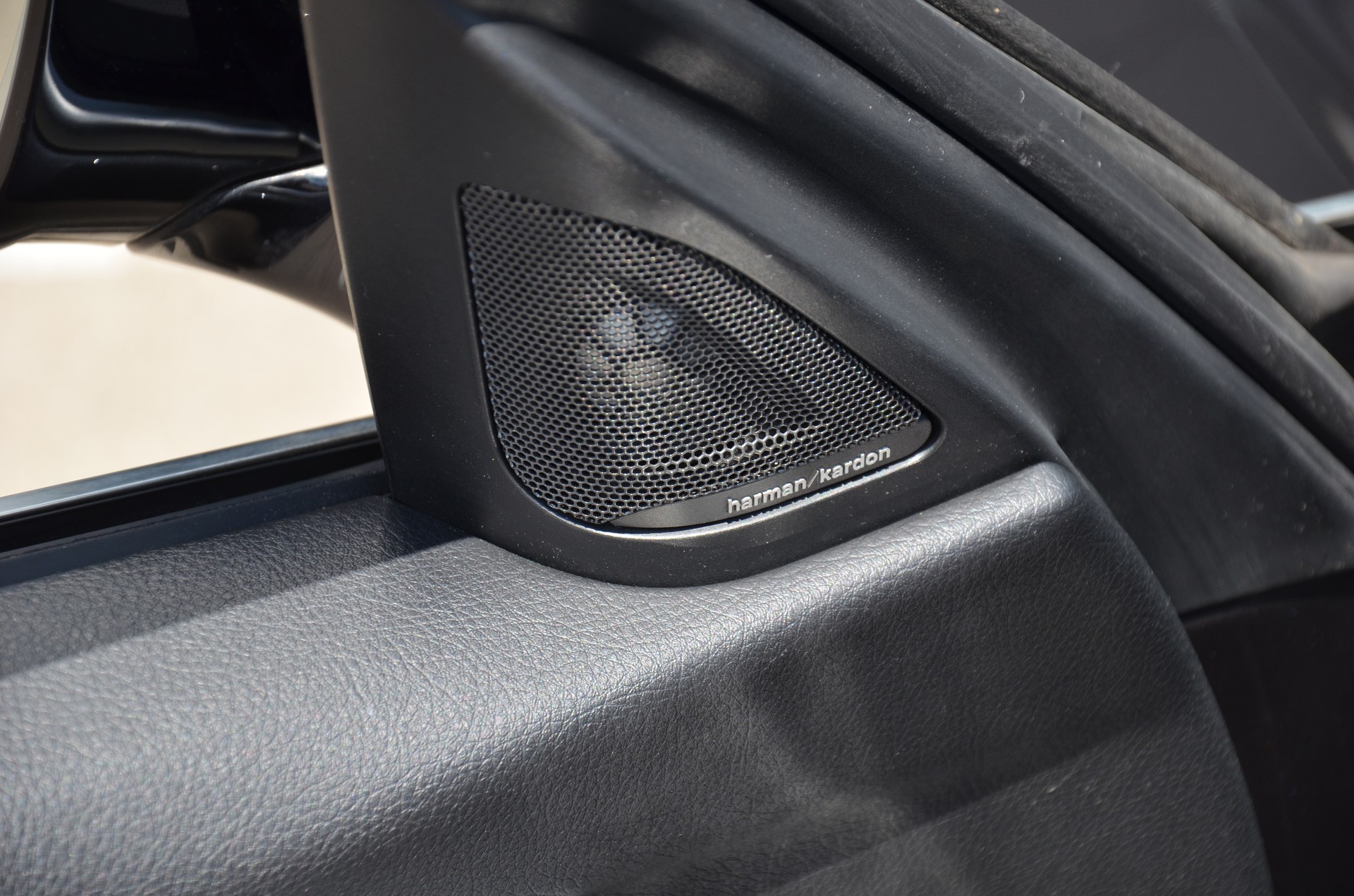 BMW 330i xDrive Touring M Sport Steptronic-image-15