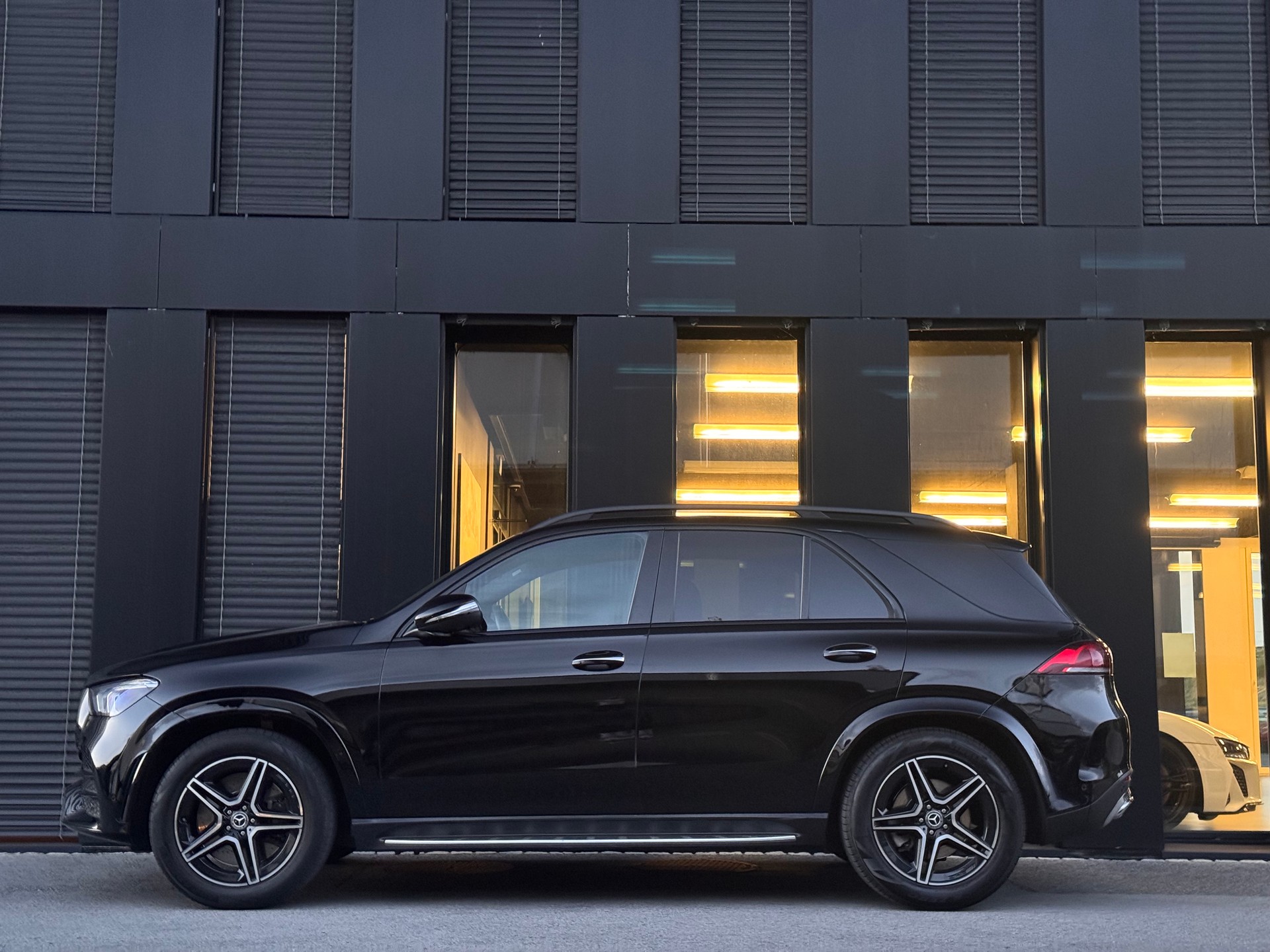 MERCEDES-BENZ GLE 450 4Matic AMG Line 9G-Tronic-image-3