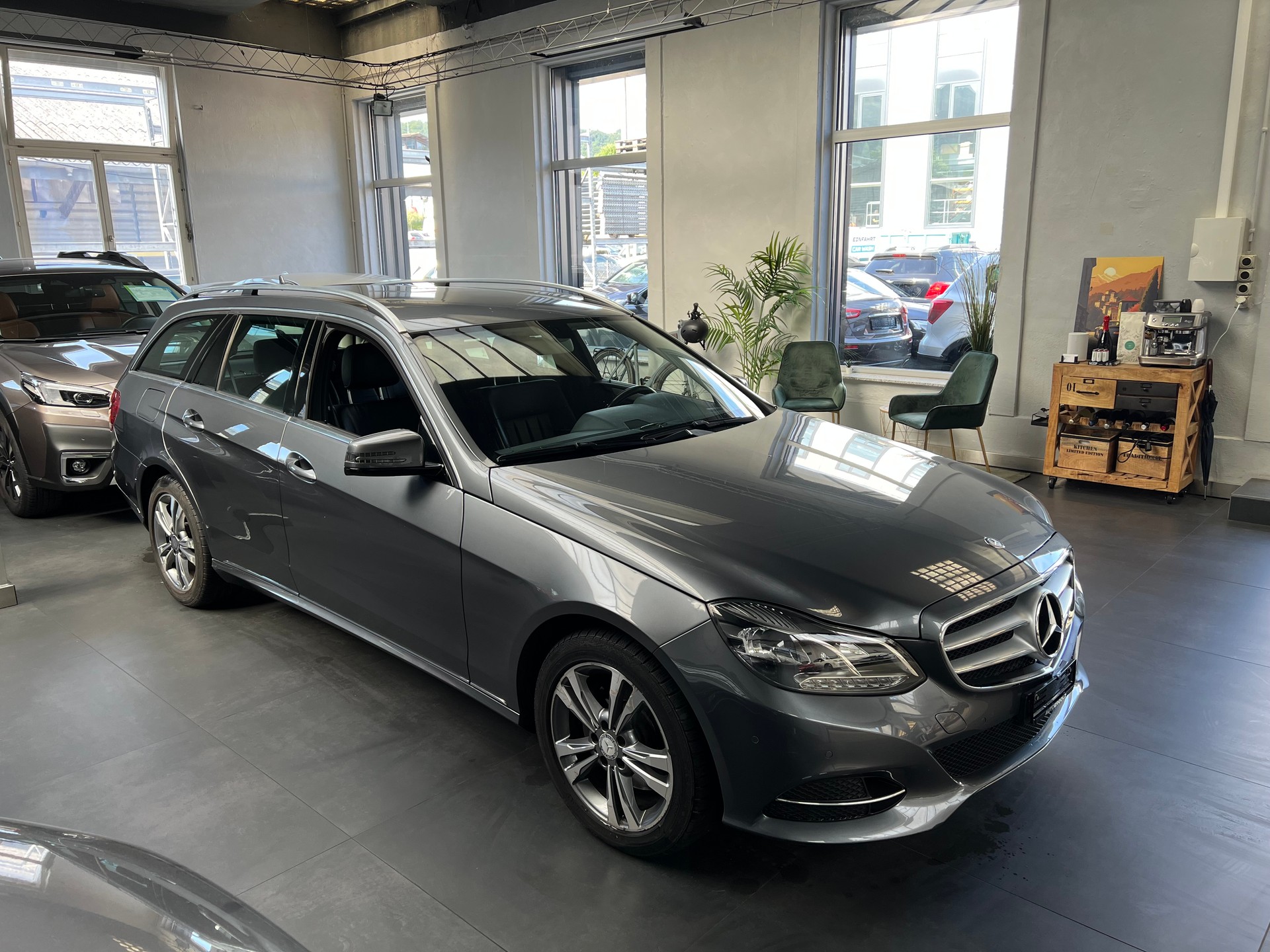 MERCEDES-BENZ E 250 BlueTEC Avantgarde 4Matic 7G-Tronic-image-2