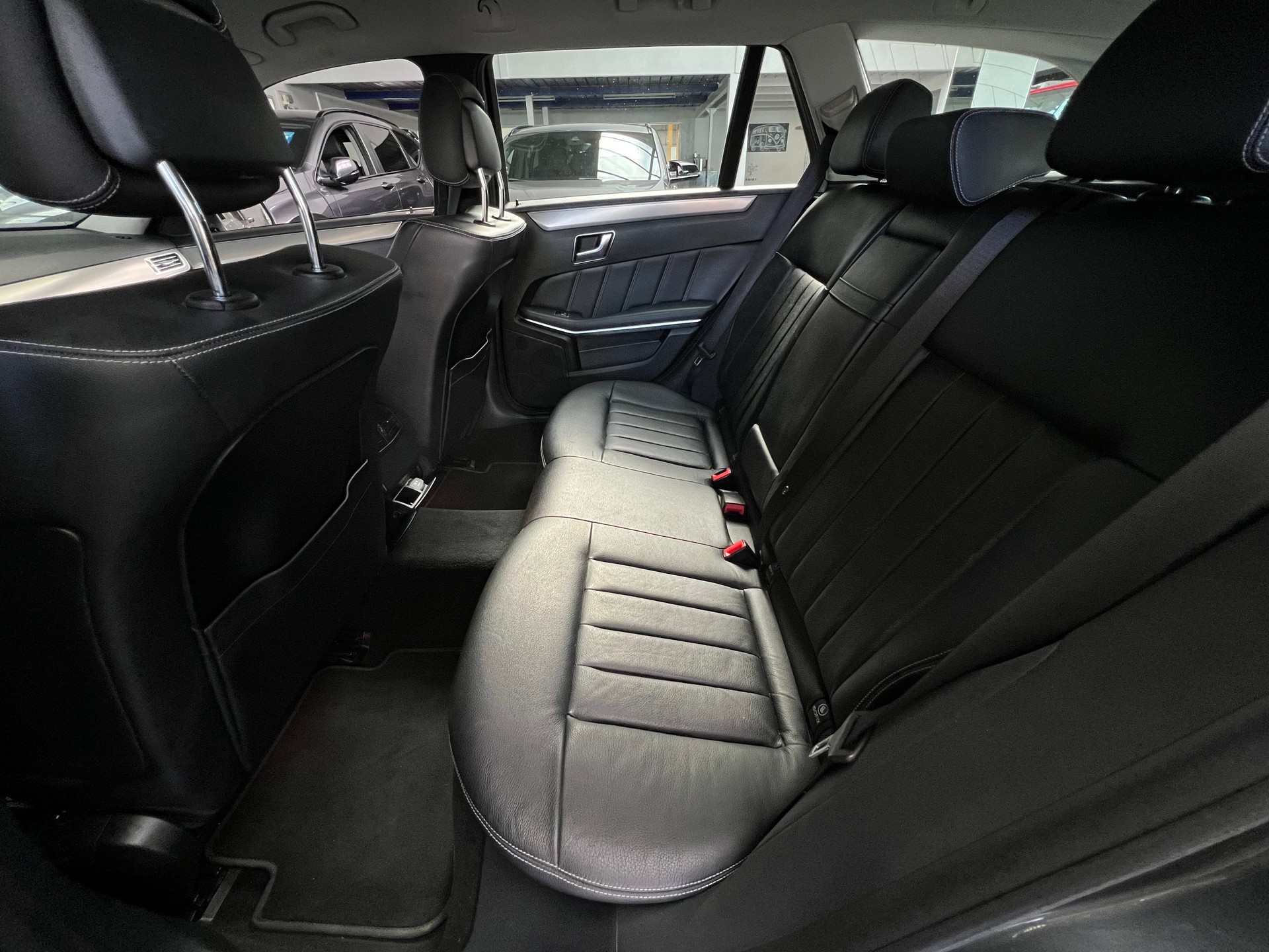 MERCEDES-BENZ E 250 BlueTEC Avantgarde 4Matic 7G-Tronic-image-8