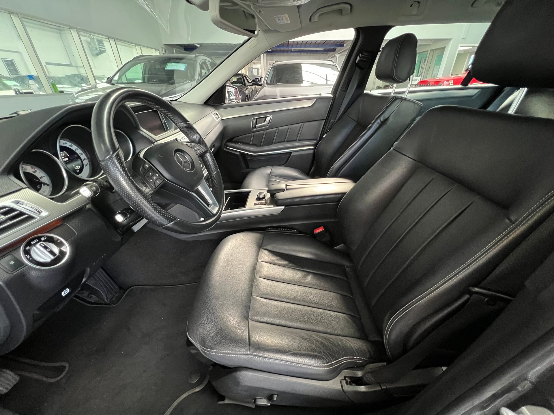 MERCEDES-BENZ E 250 BlueTEC Avantgarde 4Matic 7G-Tronic-image-7