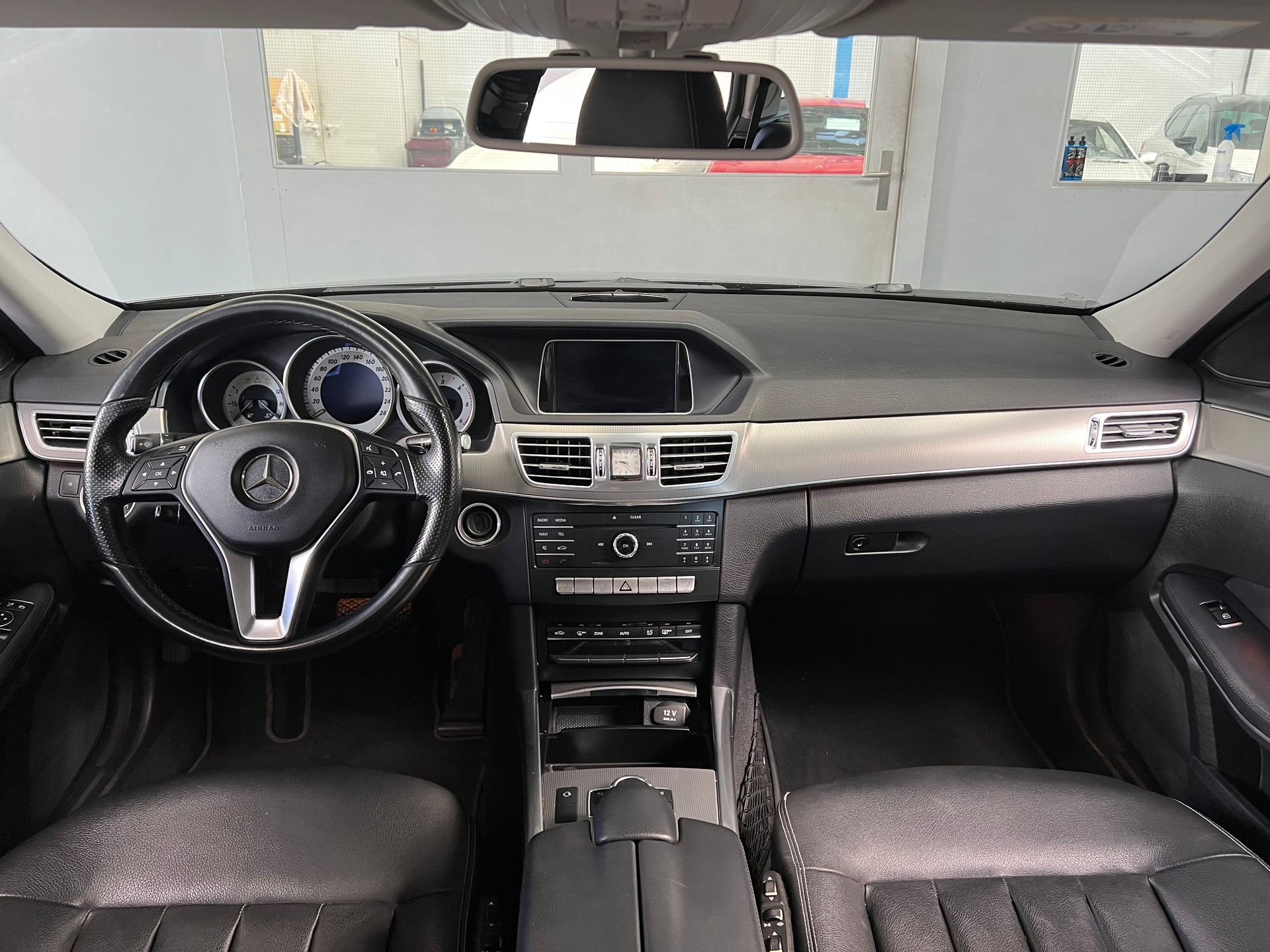 MERCEDES-BENZ E 250 BlueTEC Avantgarde 4Matic 7G-Tronic-image-4