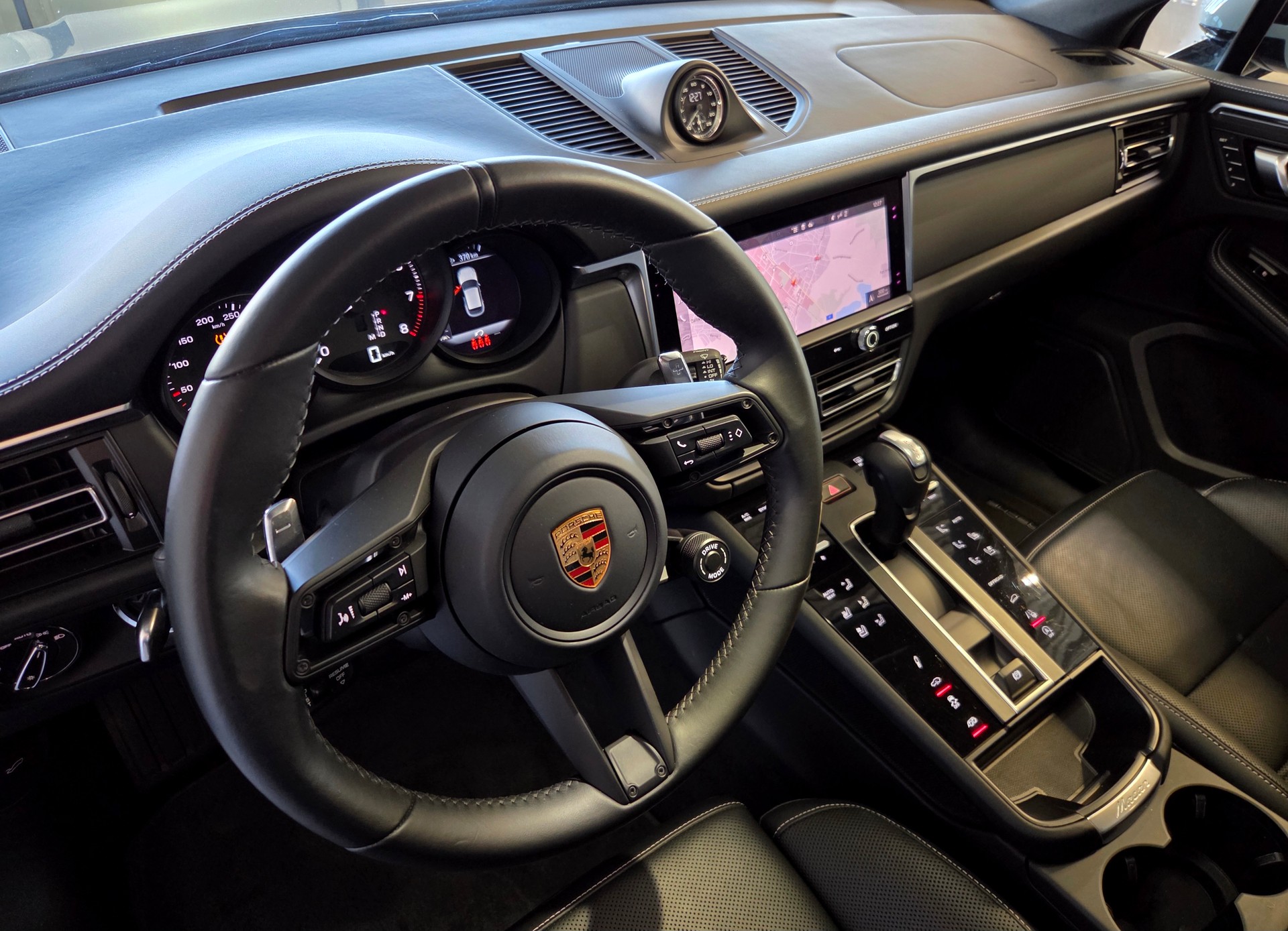 PORSCHE Macan 2.0 T-image-10
