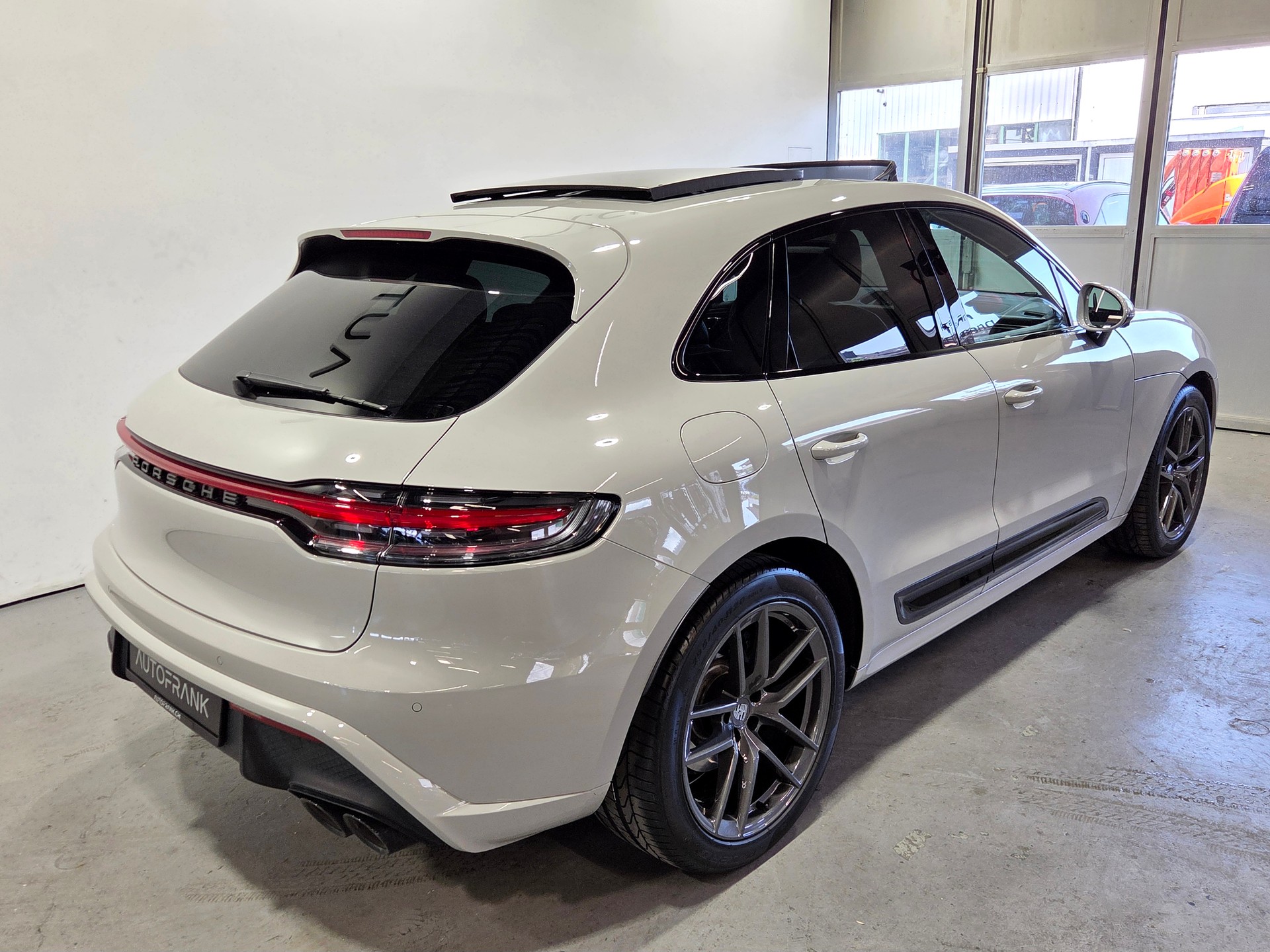 PORSCHE Macan 2.0 T-image-20