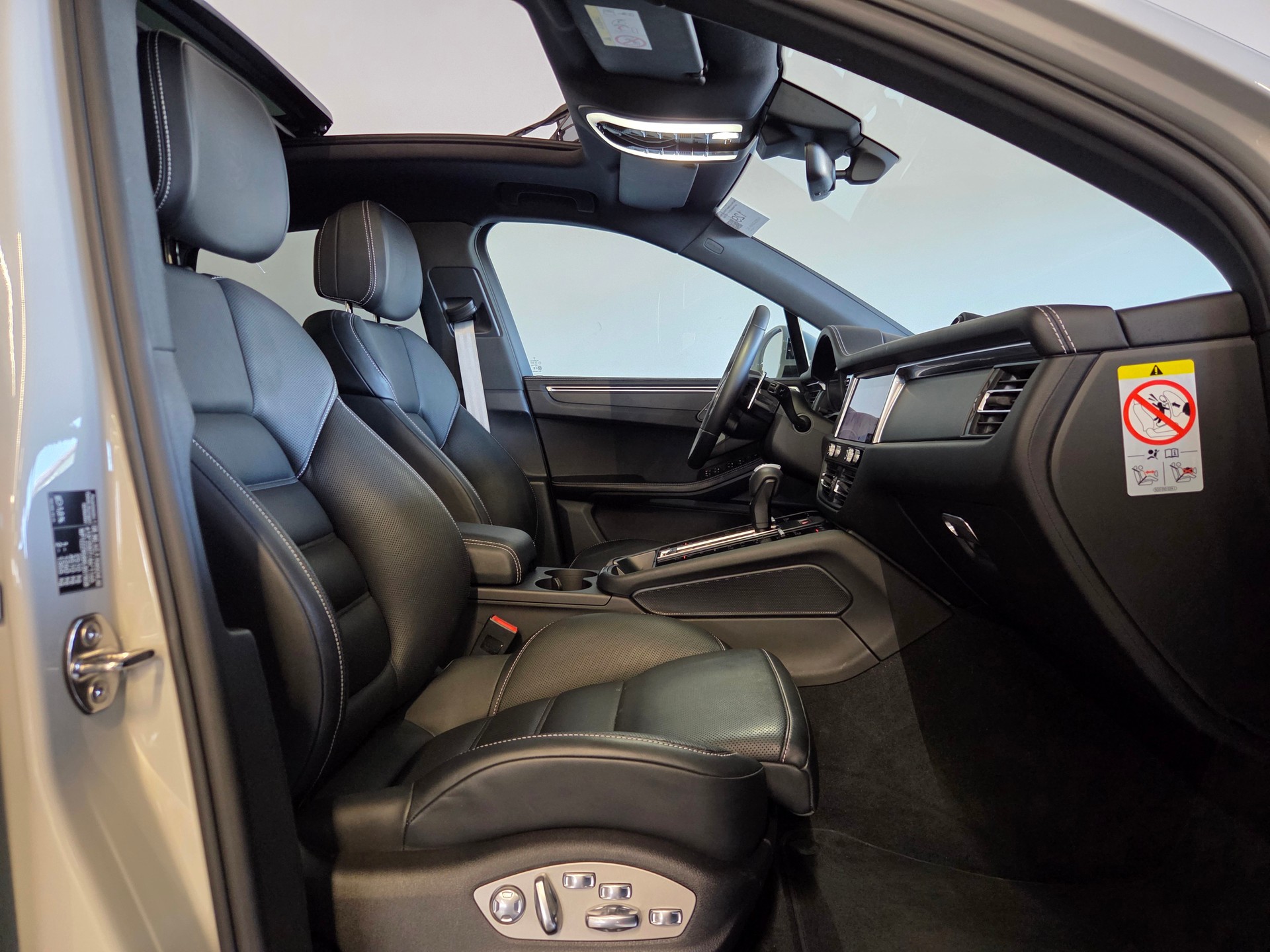 PORSCHE Macan 2.0 T-image-18