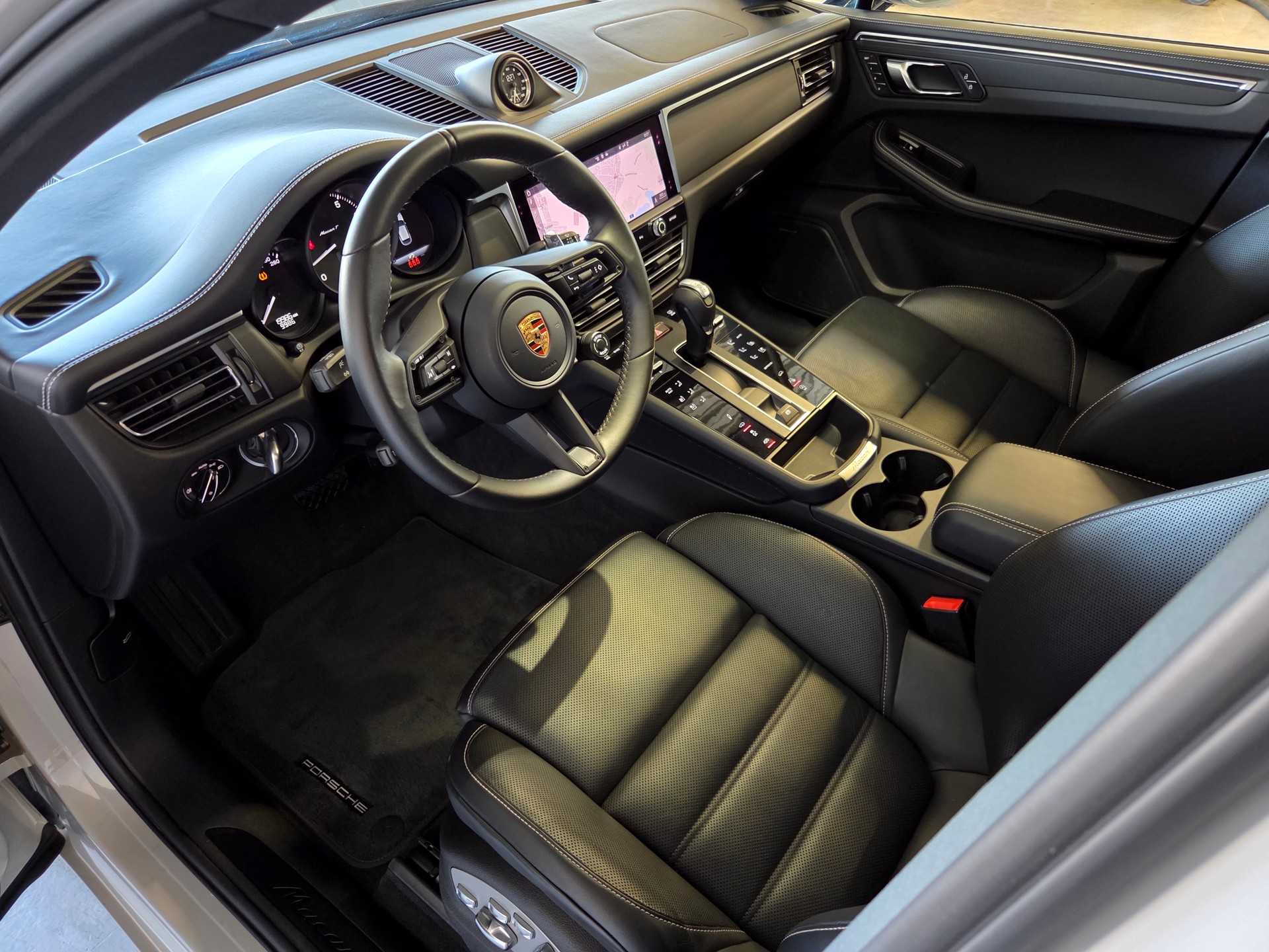 PORSCHE Macan 2.0 T-showroom-element-3