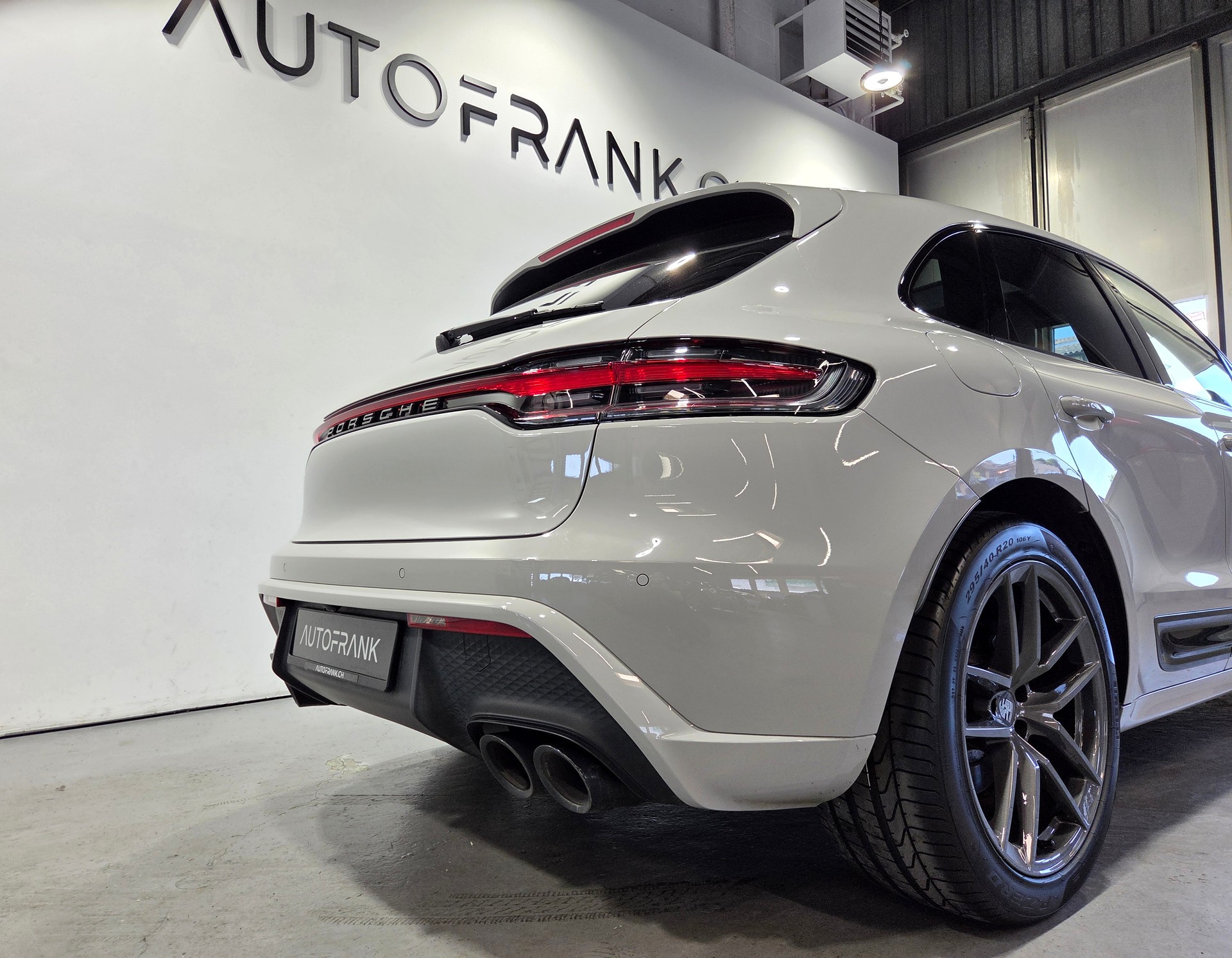 PORSCHE Macan 2.0 T-image-9