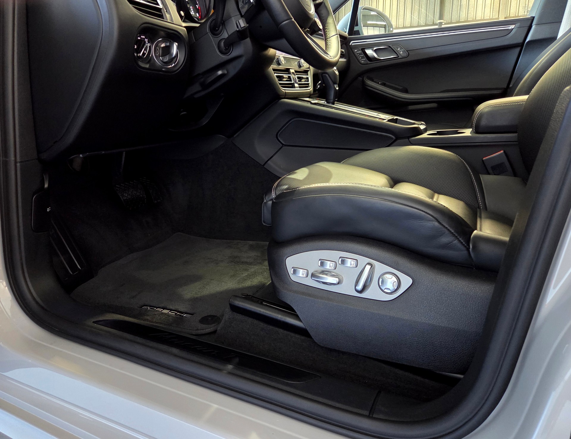 PORSCHE Macan 2.0 T-image-6