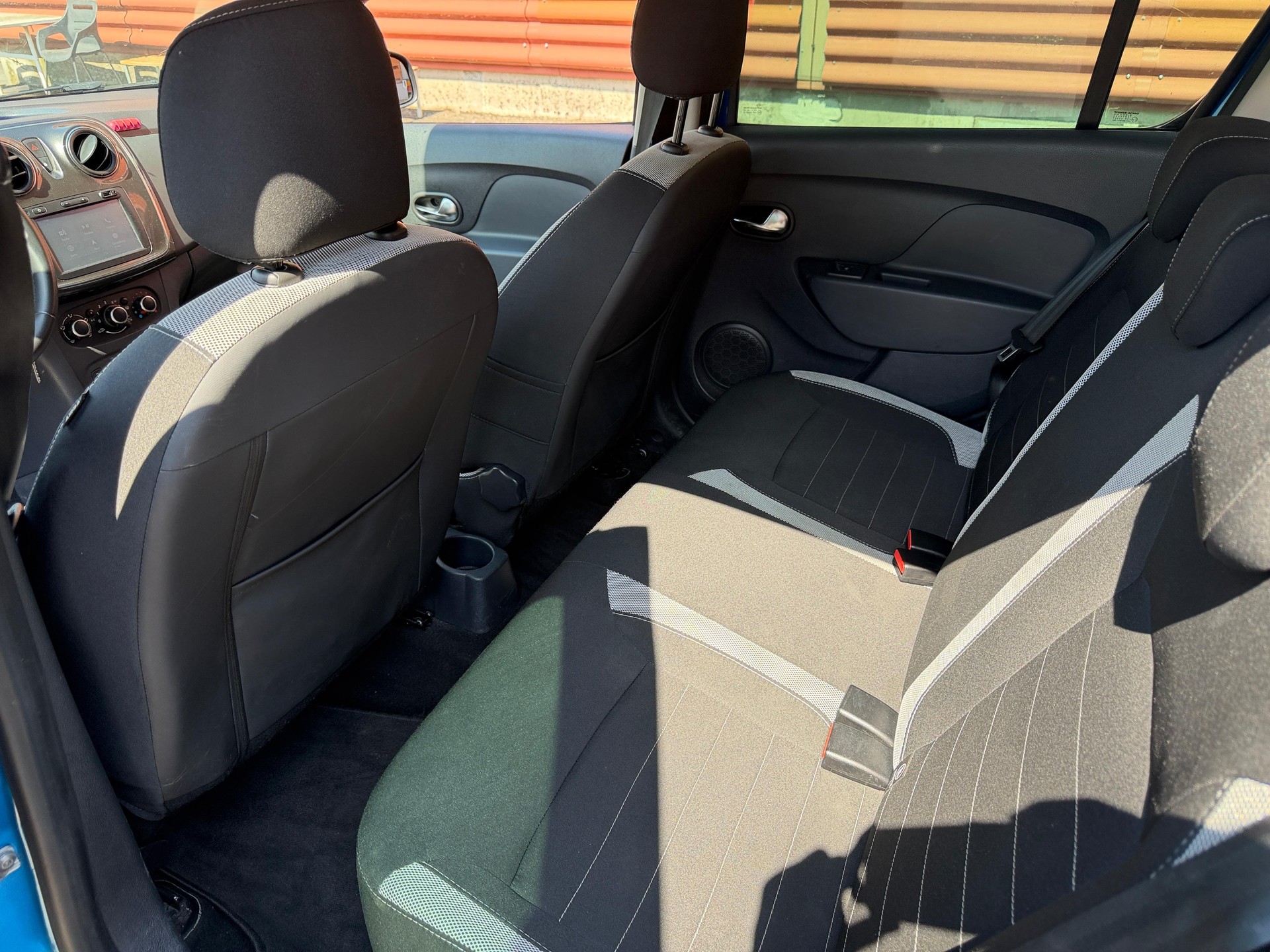 DACIA Sandero 1.5 dCi Stepway Unlimited Automatic-image-12