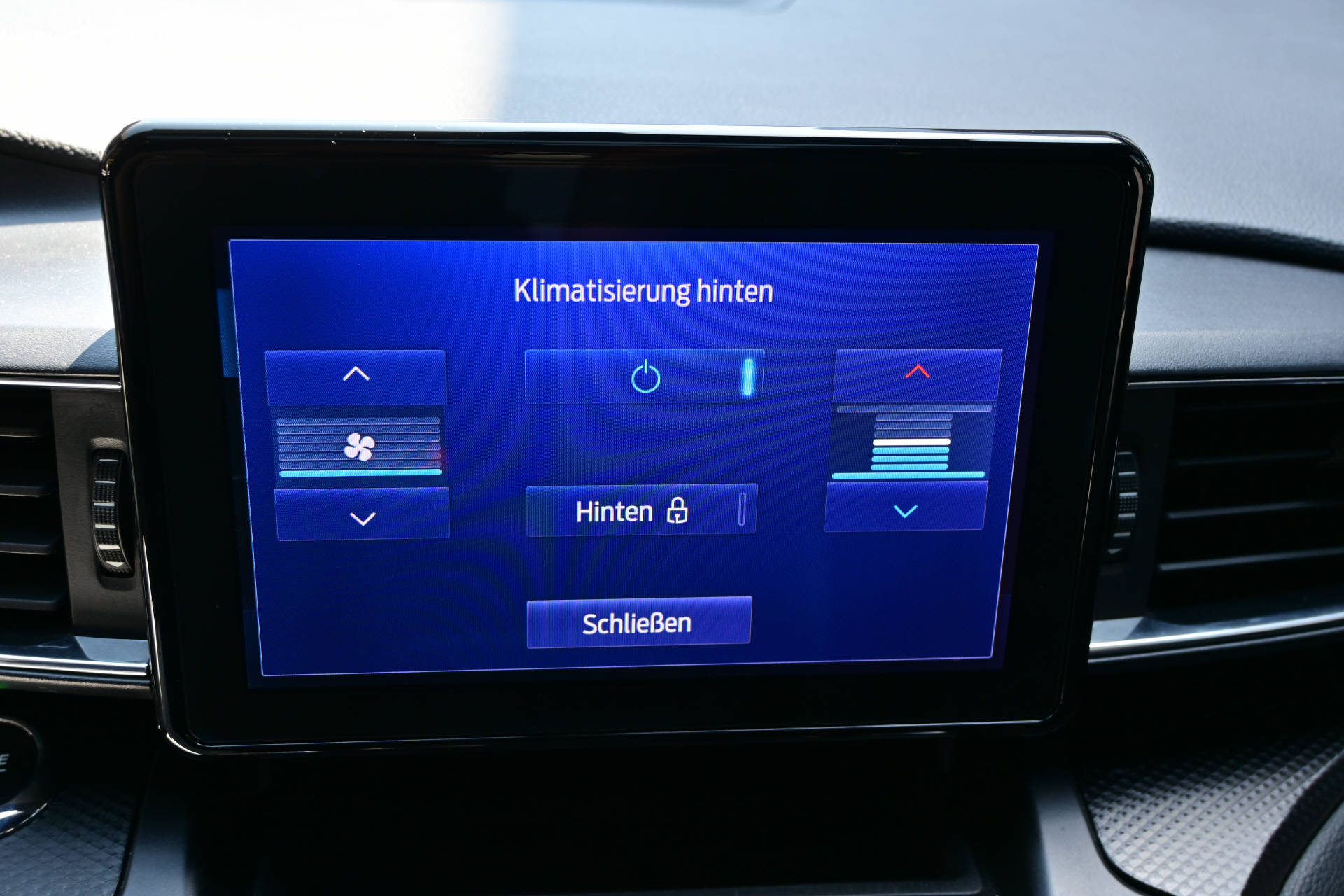 FORD Explorer 3.0 V6 Plug-in Hybrid ST-Line *Panordamadach*CH-Auto*7-Plätzer*-image-17
