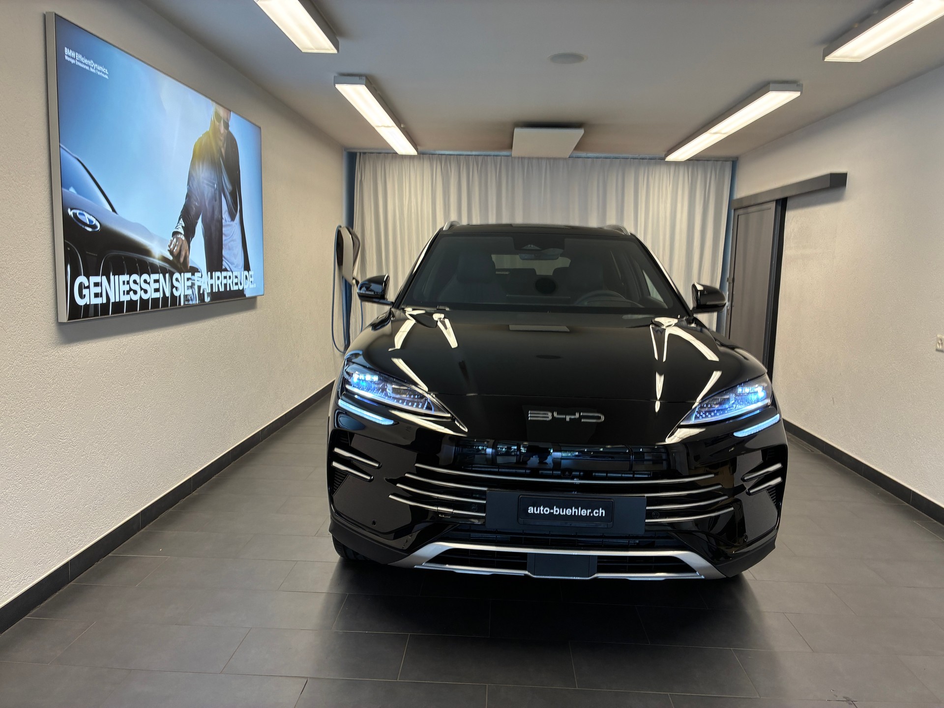 BYD Seal U DM-i Design AWD-showroom-element-1