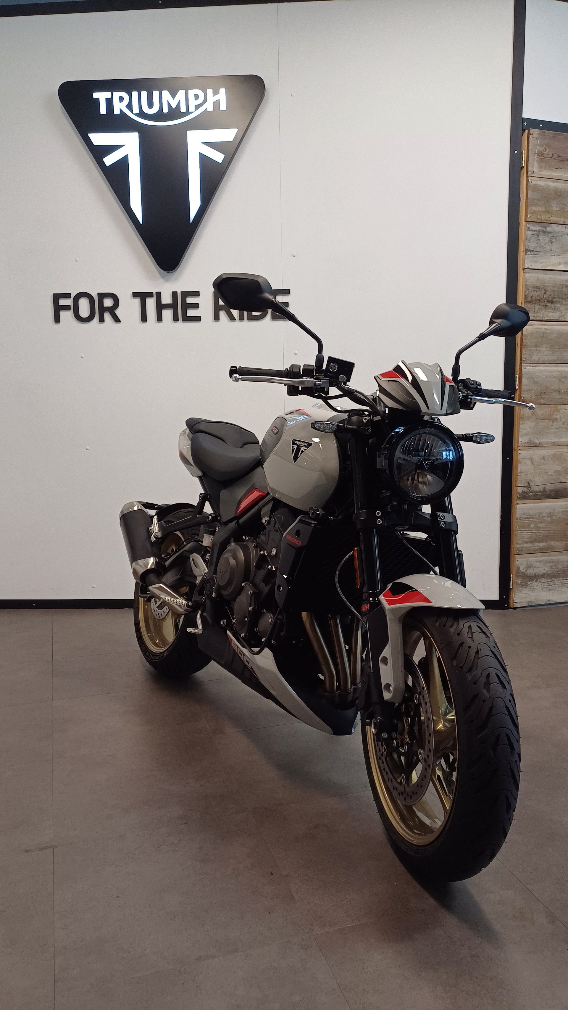 TRIUMPH Triumph Trident 800-image-0