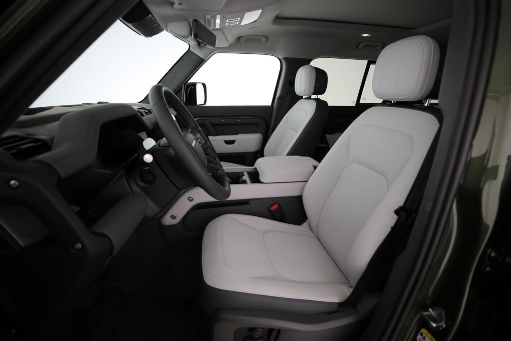 LAND ROVER Defender 110 3.0 D I6 350 X-Dynamic HSE-showroom-element-2