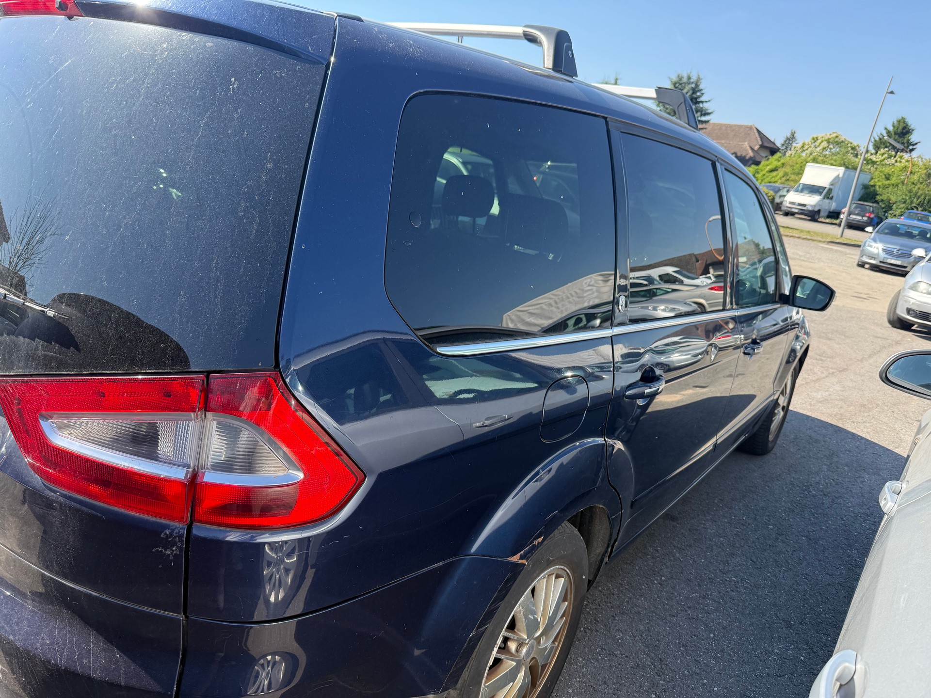 FORD Galaxy 2.0i Ambiente-image-4