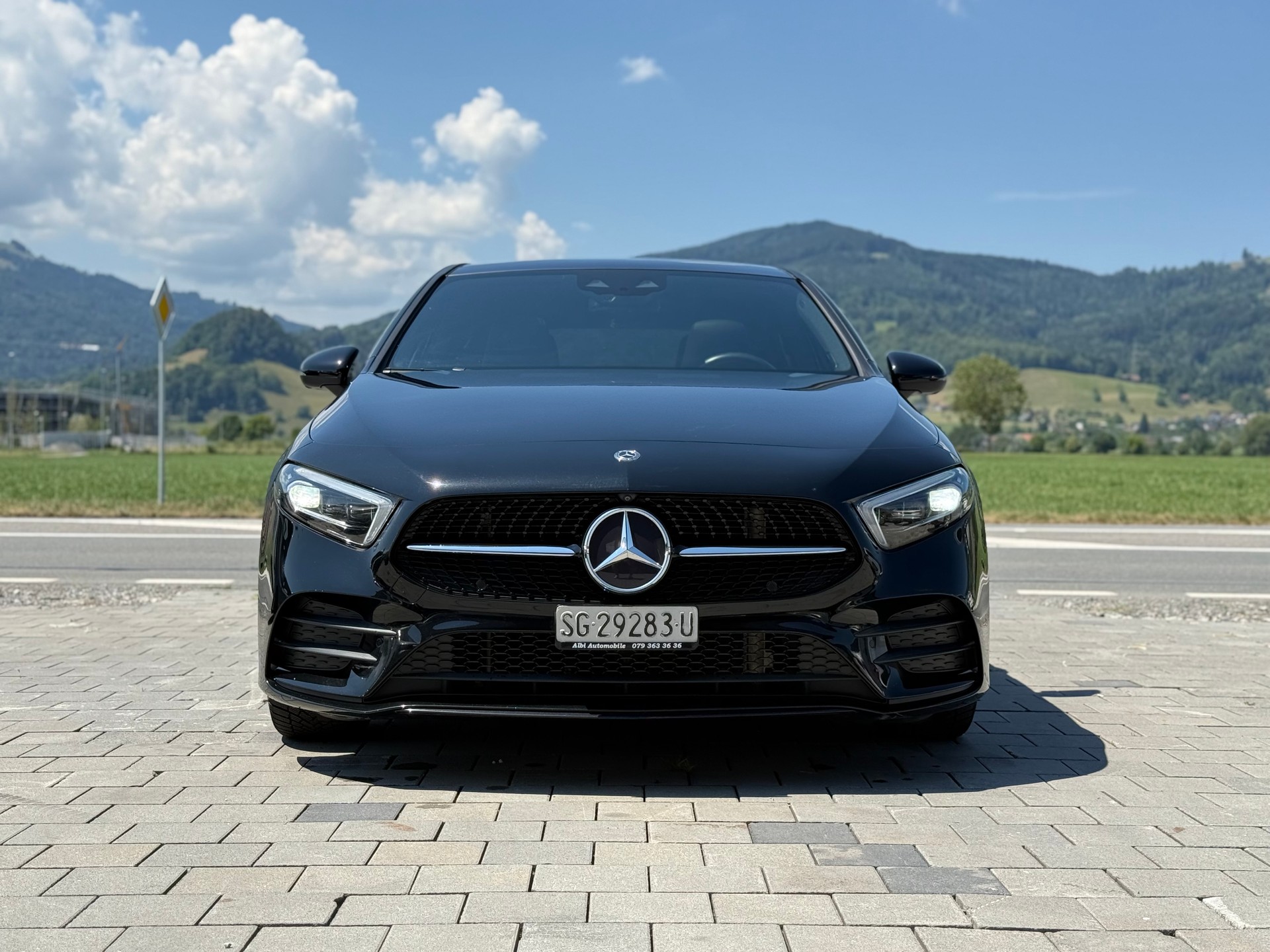 MERCEDES-BENZ A 250 AMG Line 7G-DCT-image-2