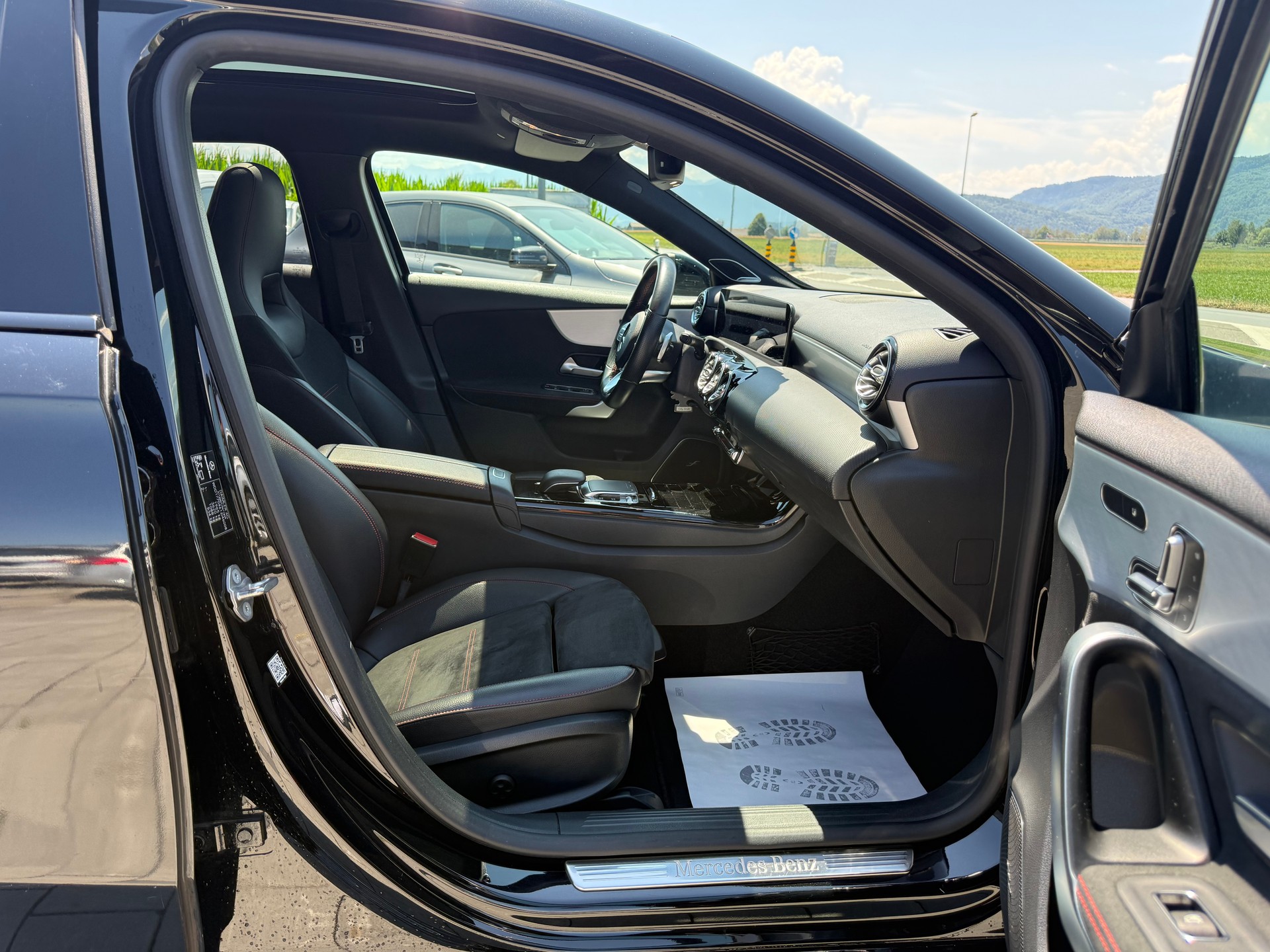 MERCEDES-BENZ A 250 AMG Line 7G-DCT-image-10