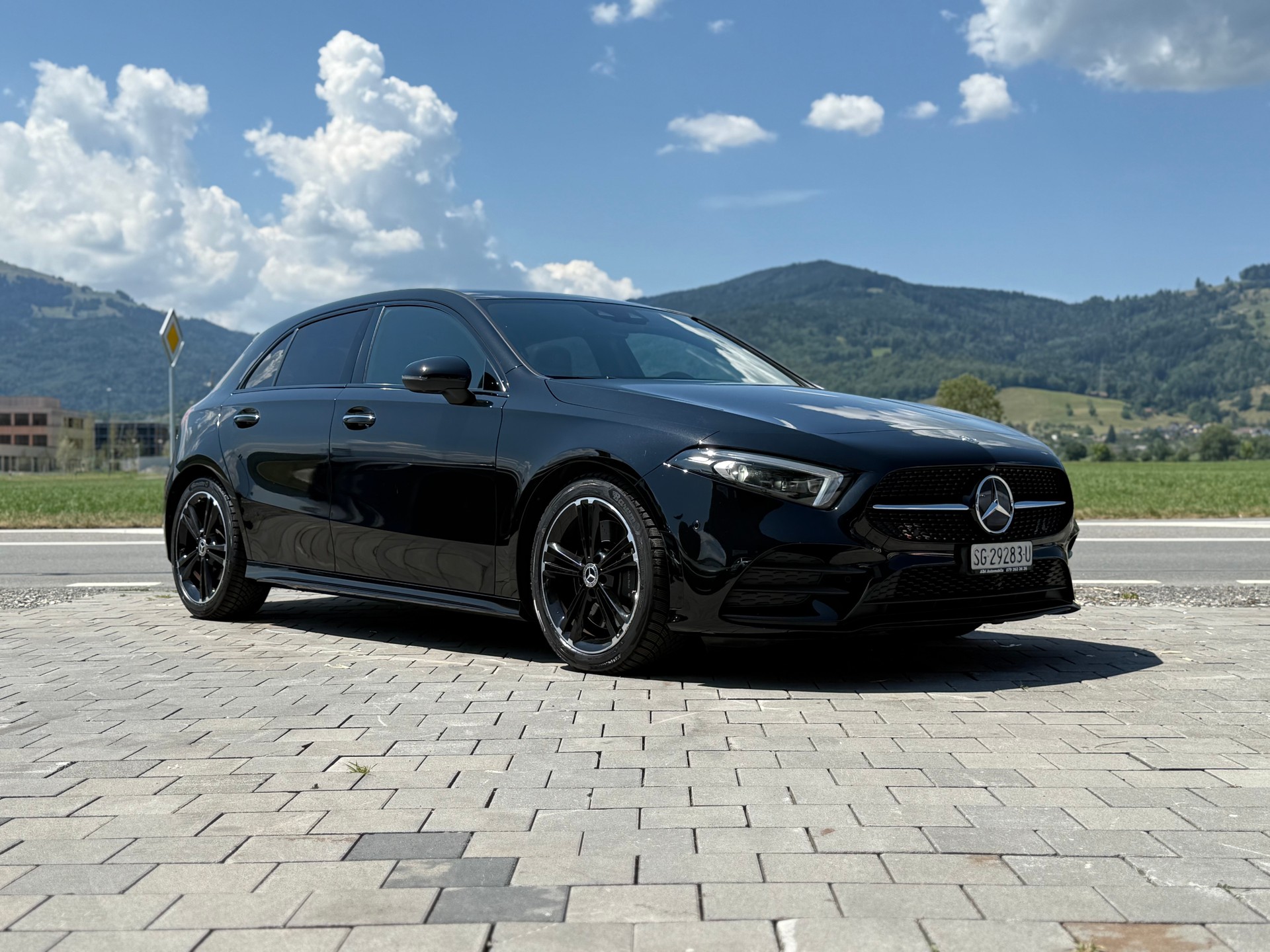 MERCEDES-BENZ A 250 AMG Line 7G-DCT-image-1