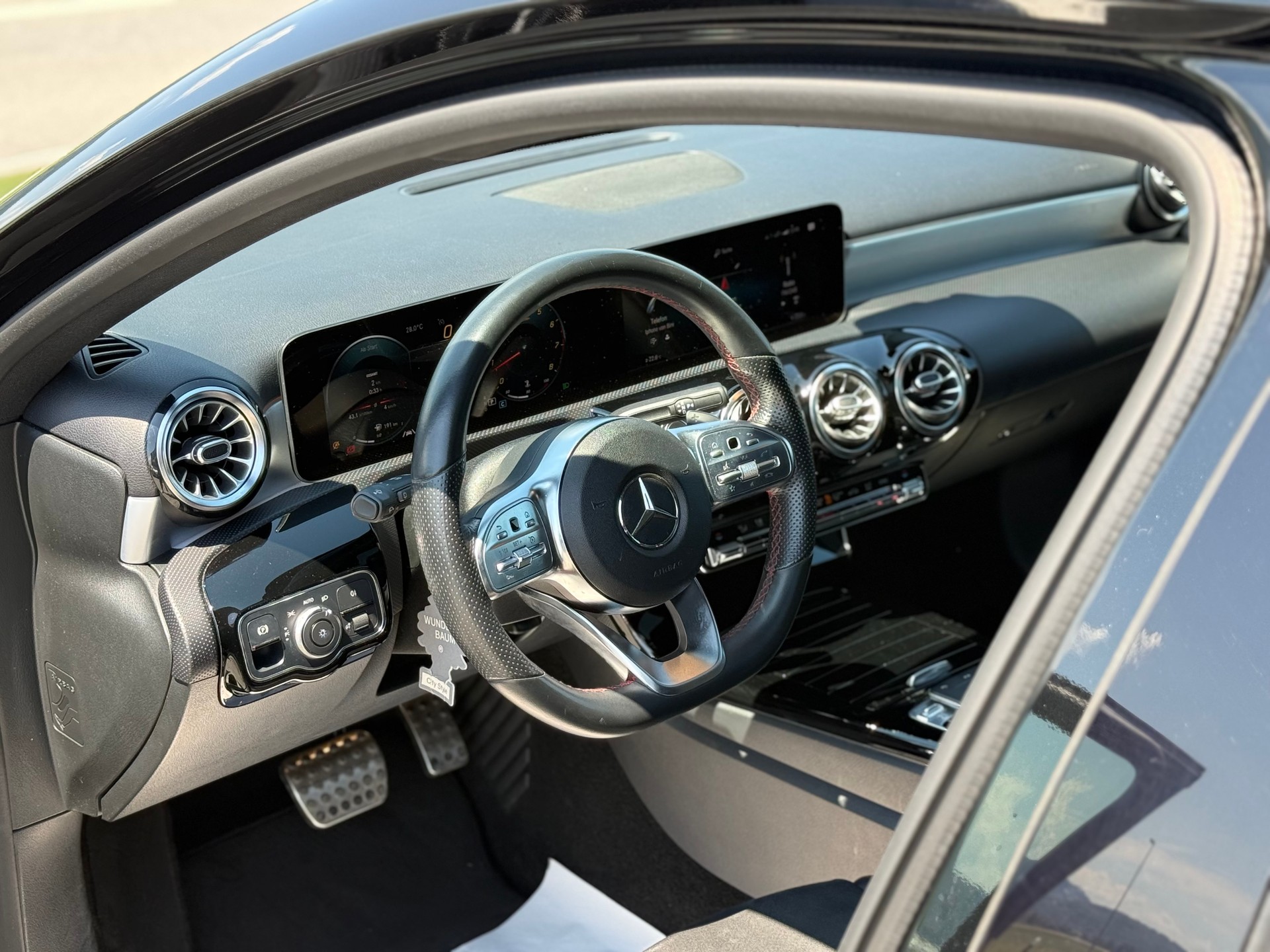 MERCEDES-BENZ A 250 AMG Line 7G-DCT-image-8