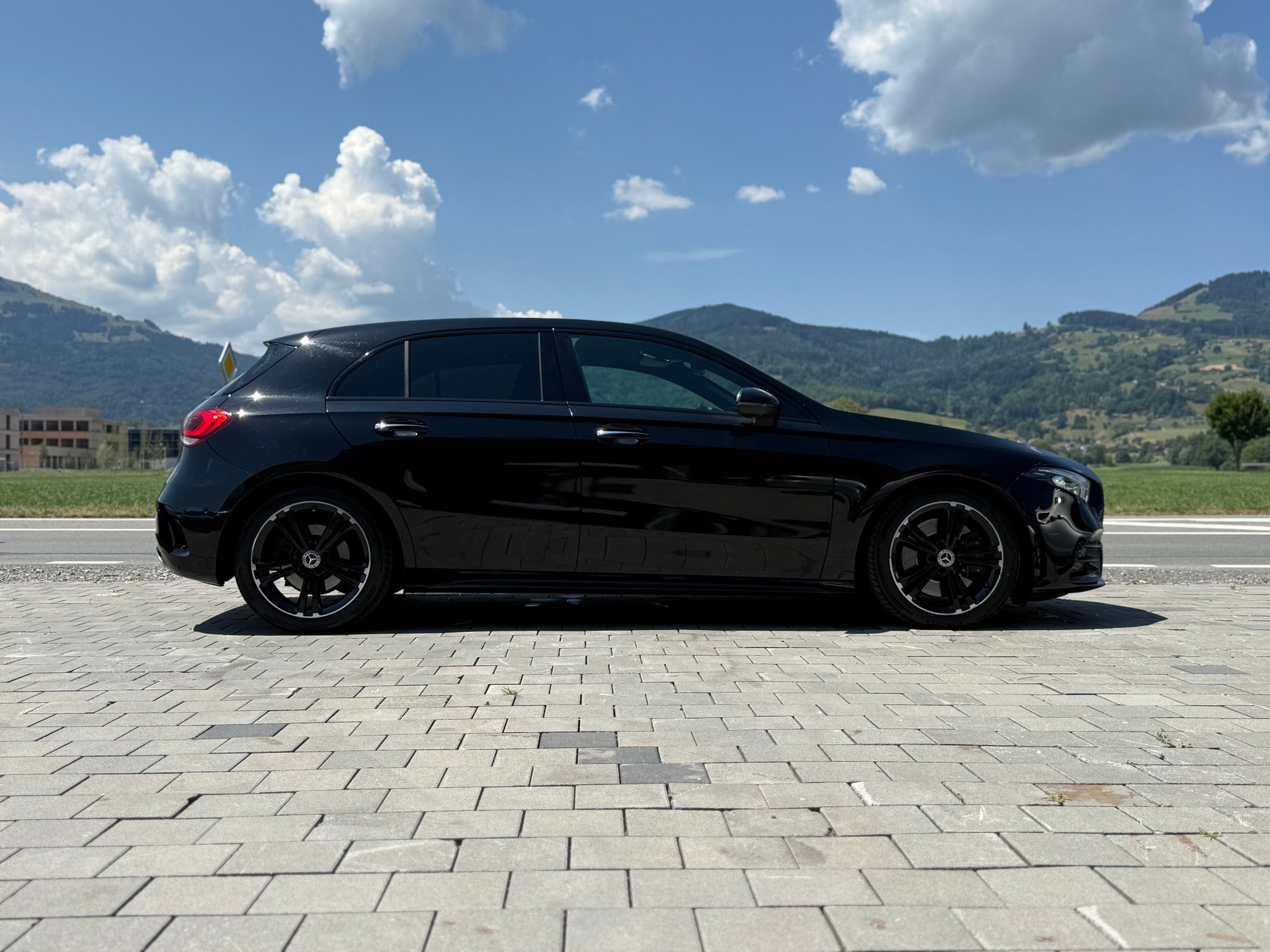 MERCEDES-BENZ A 250 AMG Line 7G-DCT-image-4