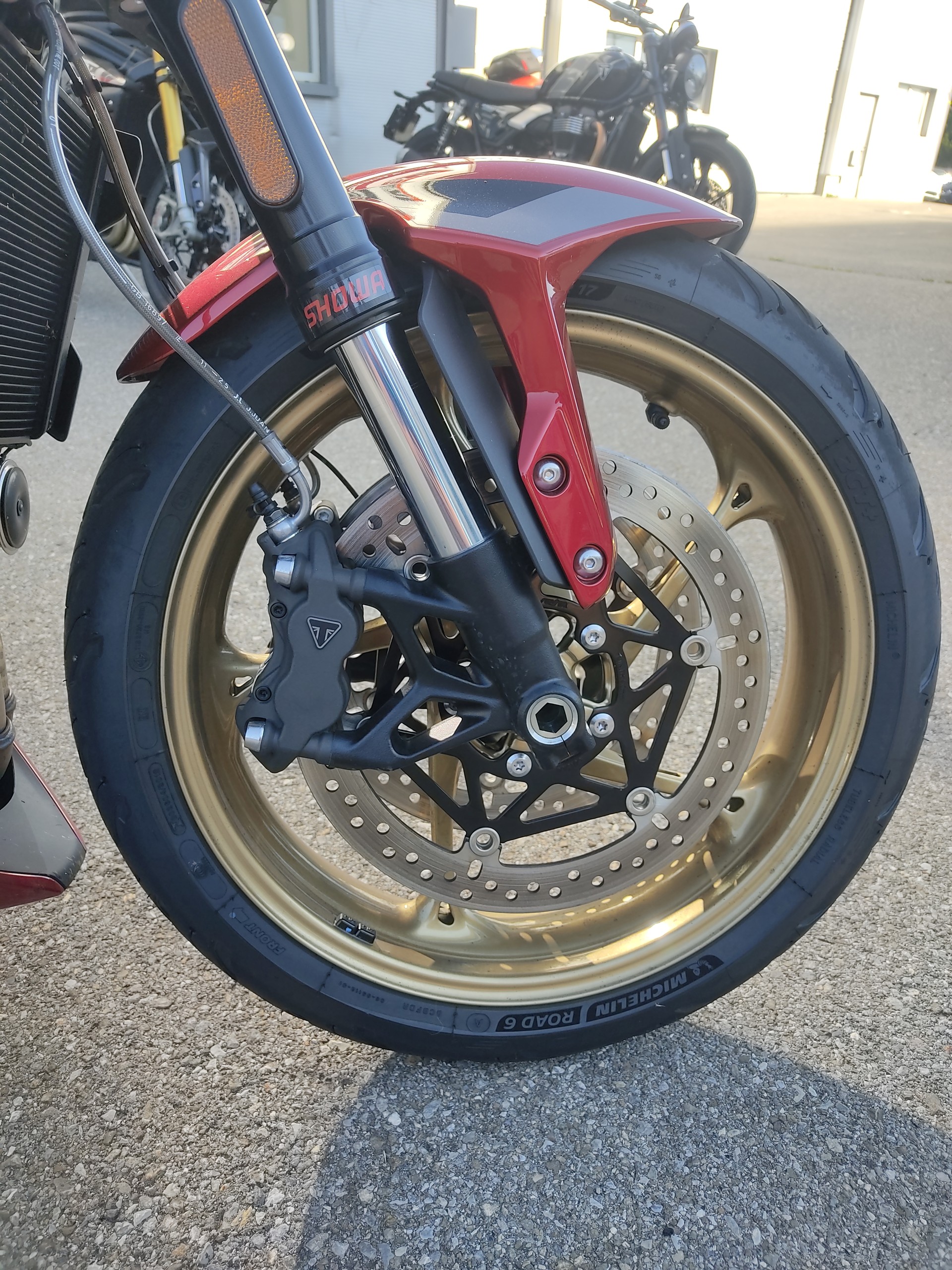 TRIUMPH Trident 800-image-7