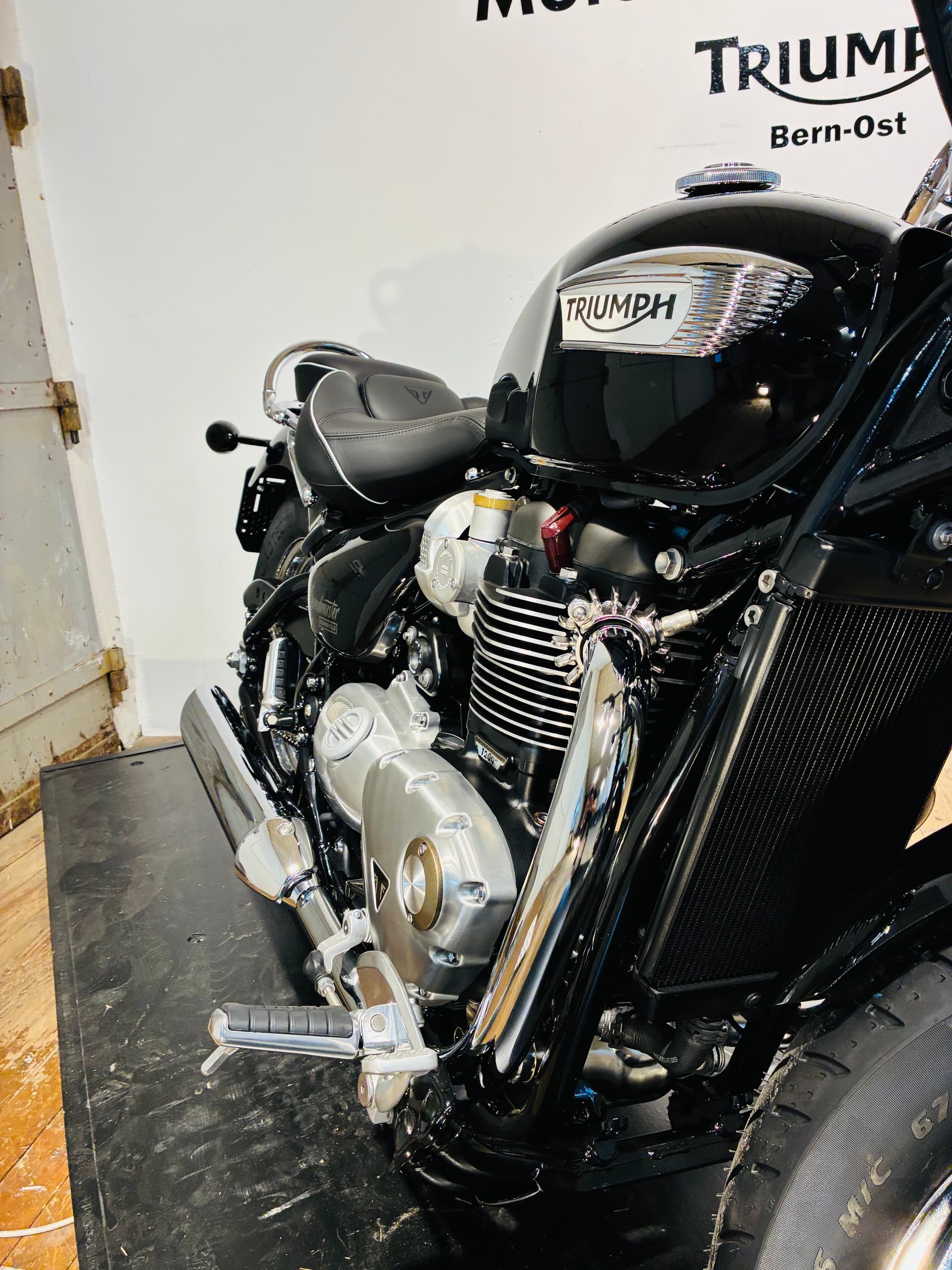 TRIUMPH Speedmaster-image-12