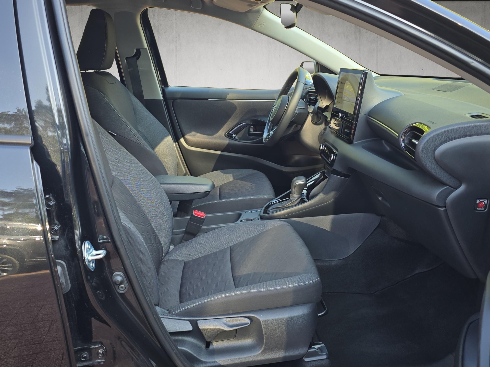 TOYOTA Yaris 1.5 VVT-i HSD Trend-image-13