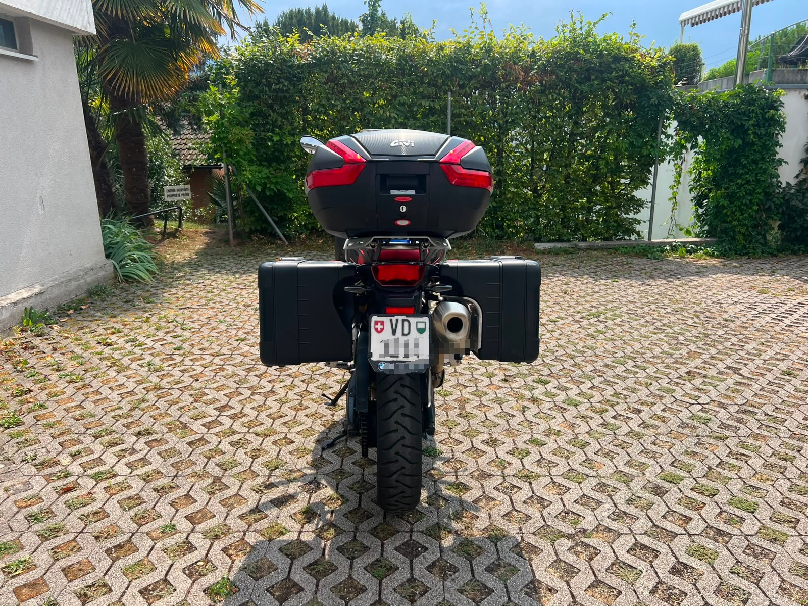 BMW F 750 GS ABS (35kw) Swiss edition-image-2