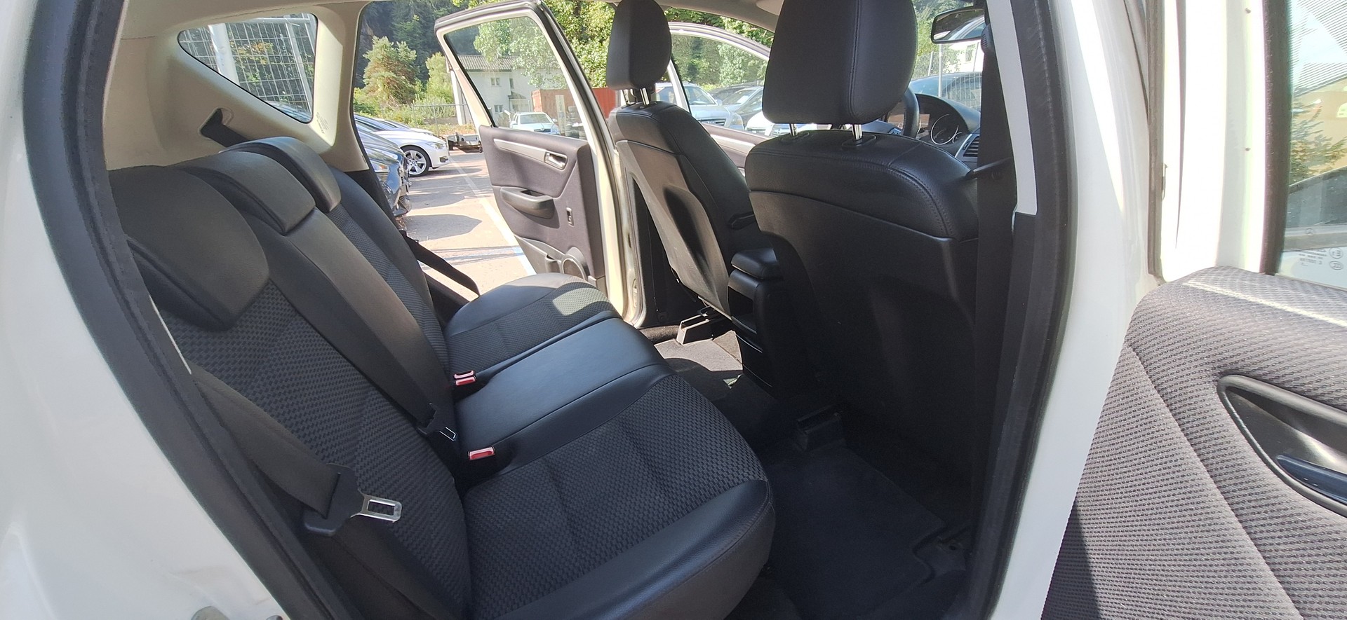 MERCEDES-BENZ A 180 CDI Avantgarde-image-11