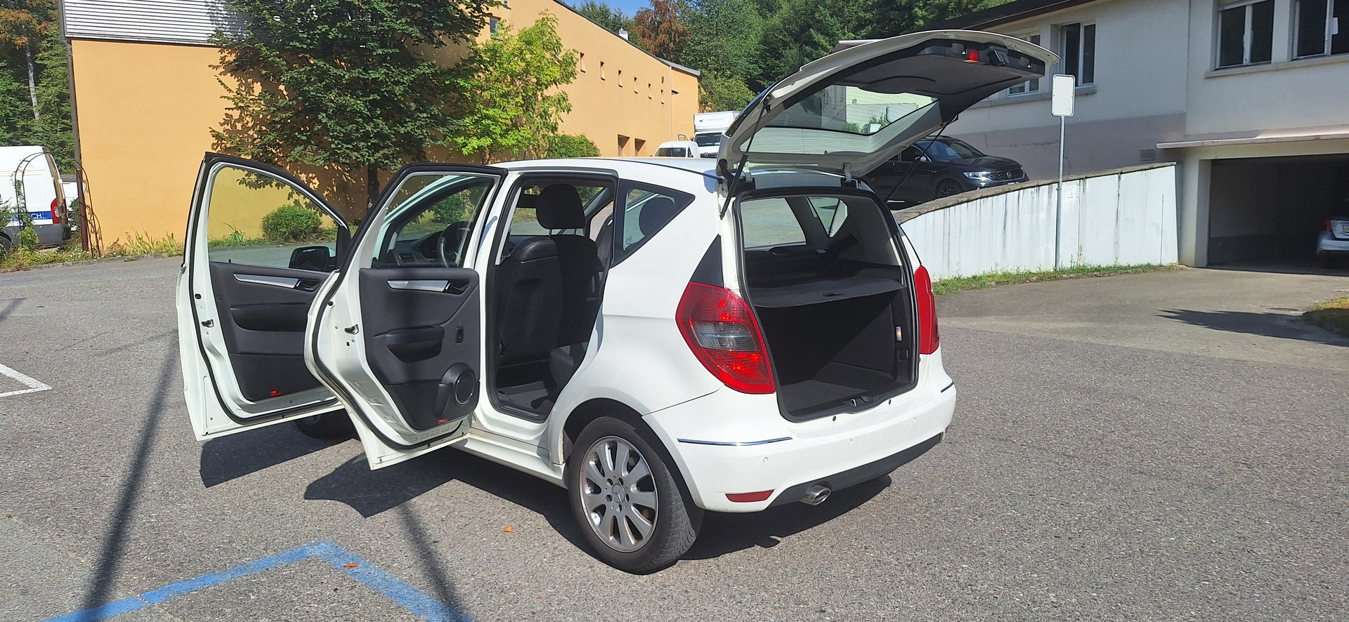 MERCEDES-BENZ A 180 CDI Avantgarde-image-16