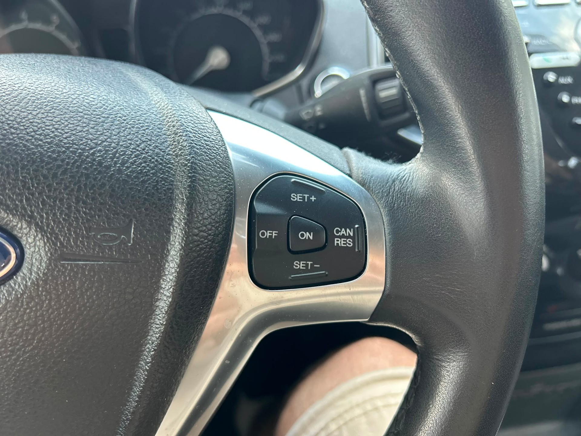 FORD EcoSport 1.0 SCTi Titanium-image-10