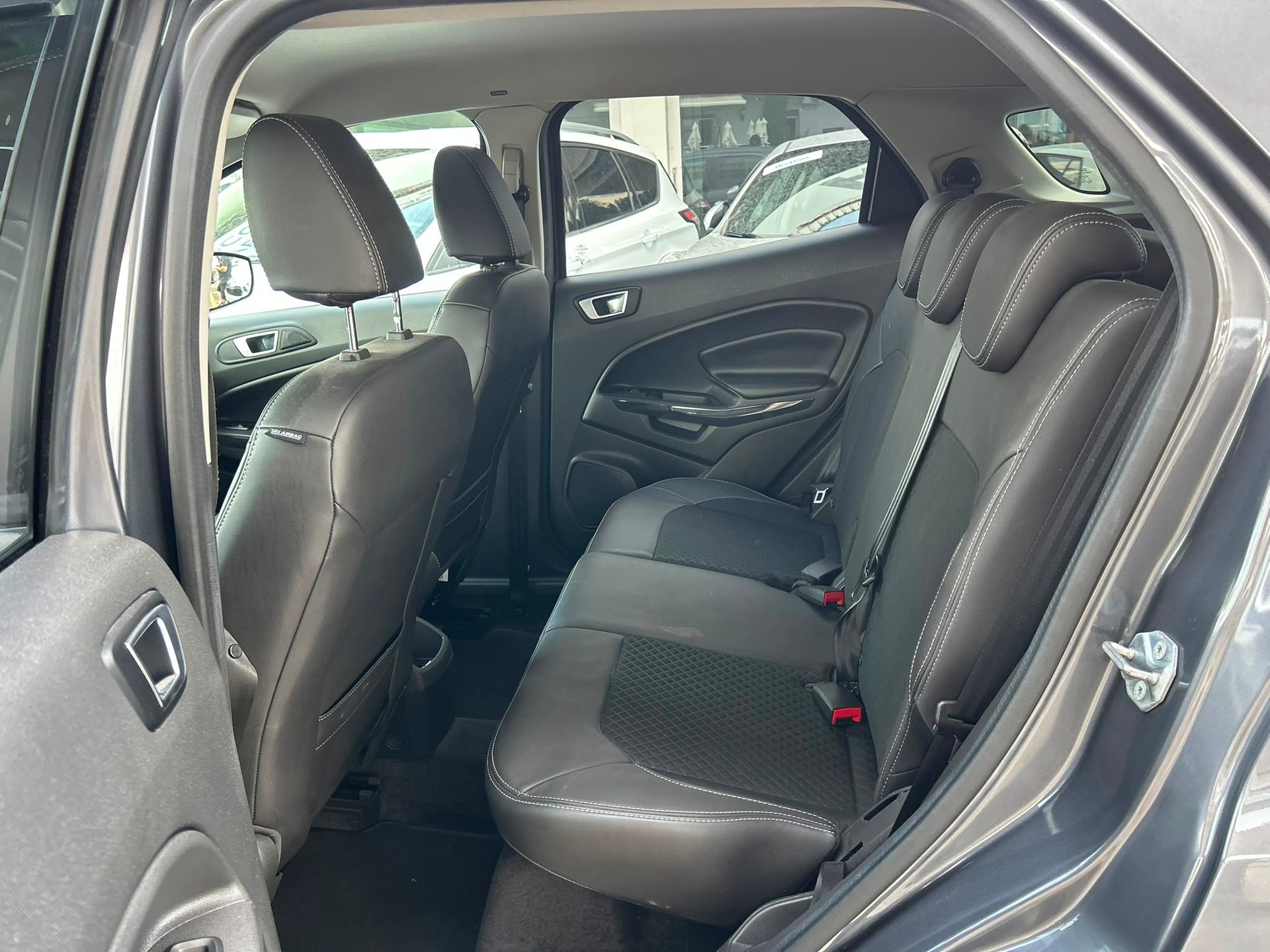 FORD EcoSport 1.0 SCTi Titanium-image-5