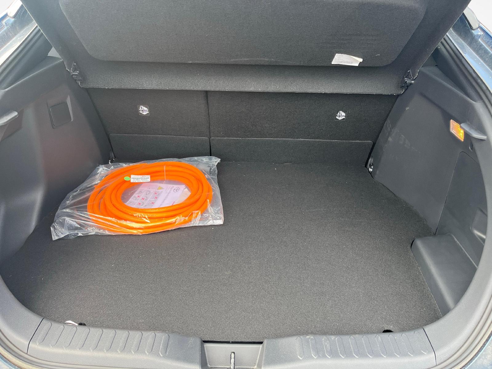 TOYOTA C-HR 2.0 PHEV Swiss Edition-image-12