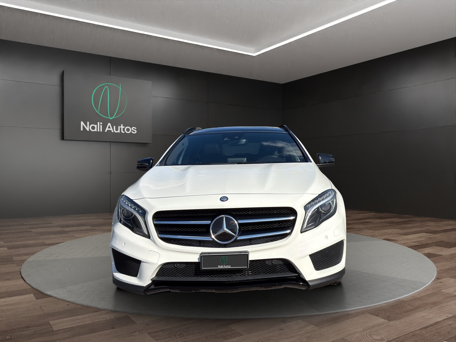 MERCEDES-BENZ GLA 250 AMG Line 4Matic 7G-DCT-showroom-element-2