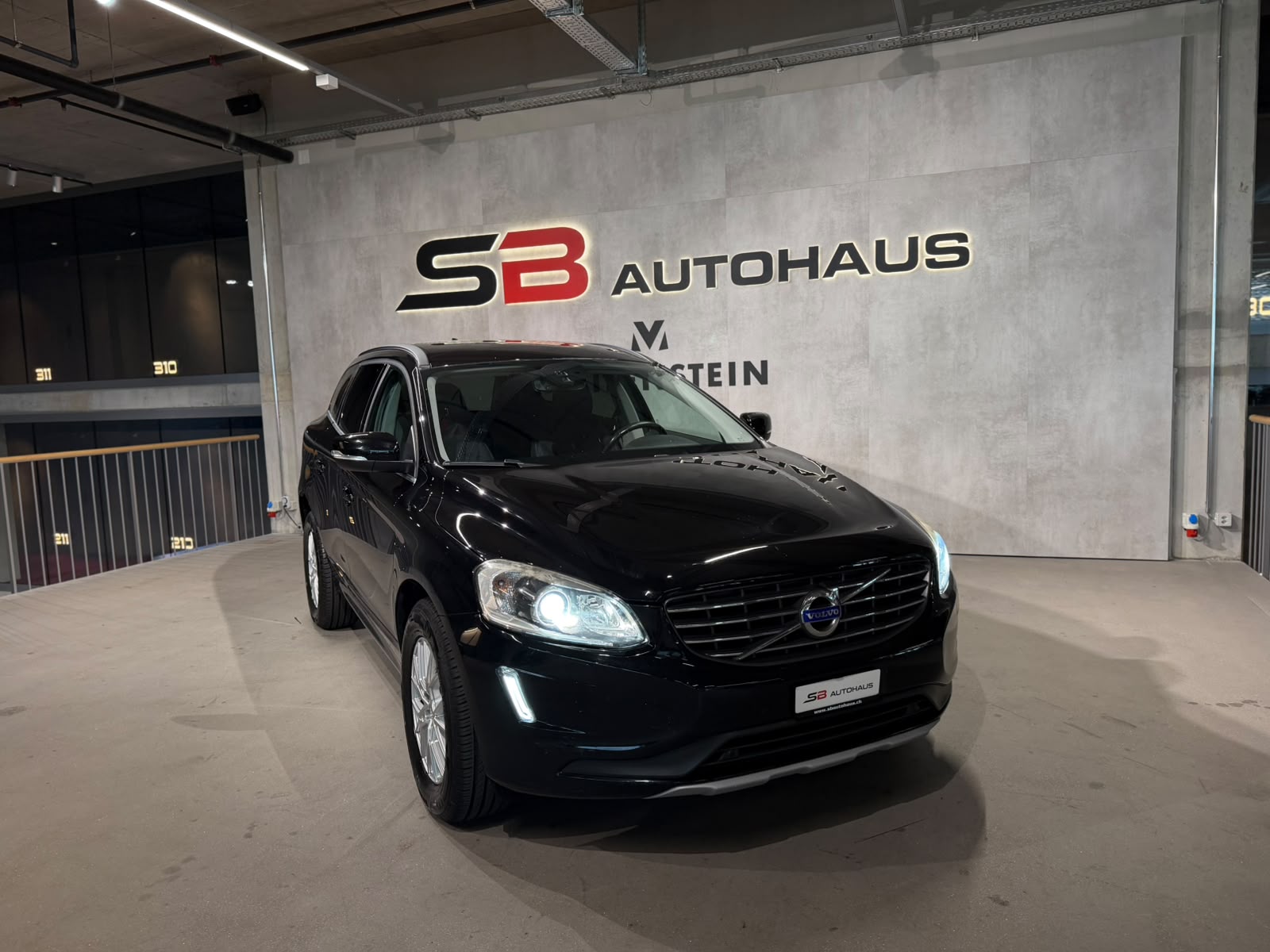 VOLVO XC60 D4 AWD Momentum Geartronic (CH)-showroom-element-3