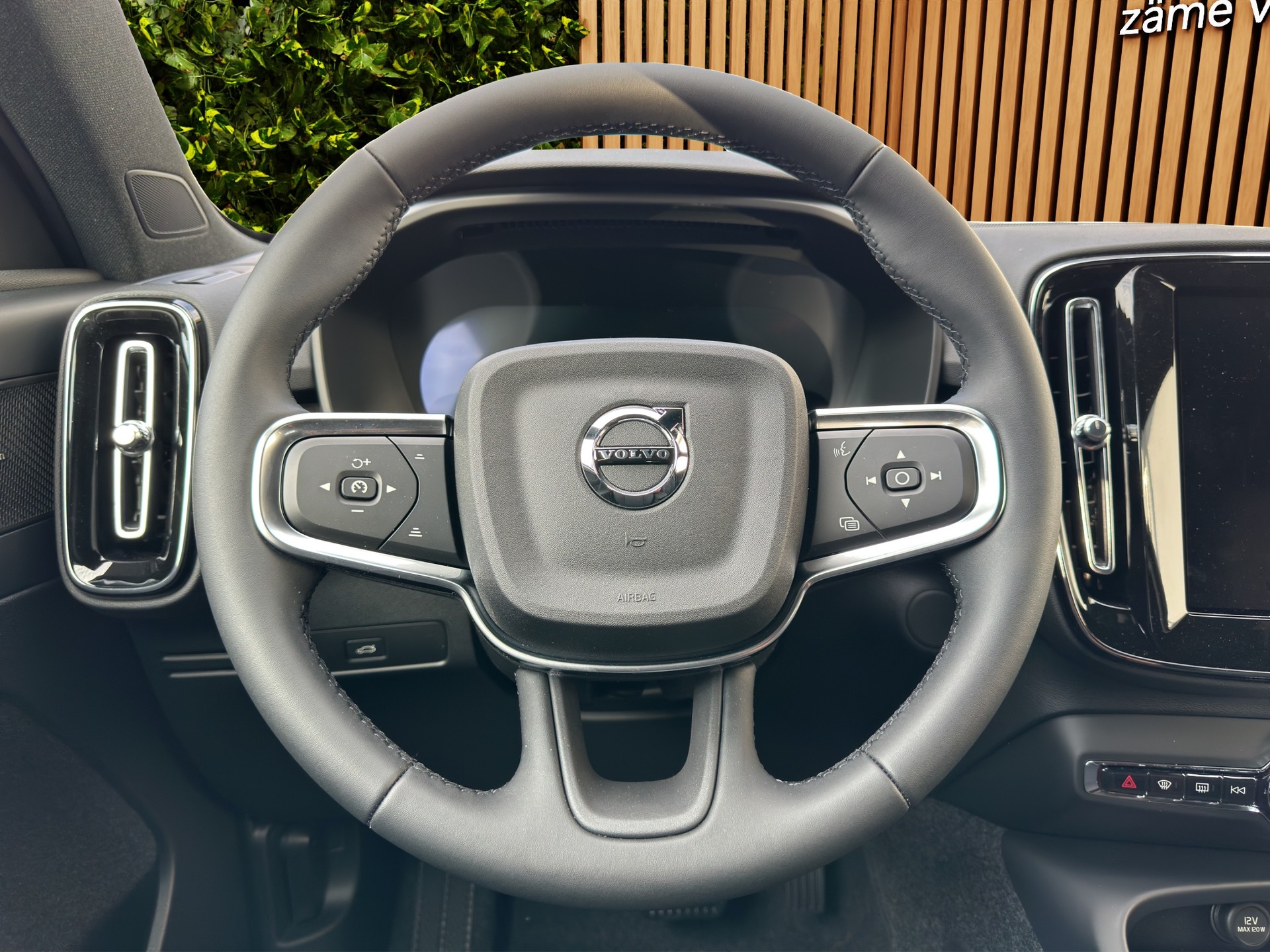 VOLVO EX40 Twin Plus AWD-image-10